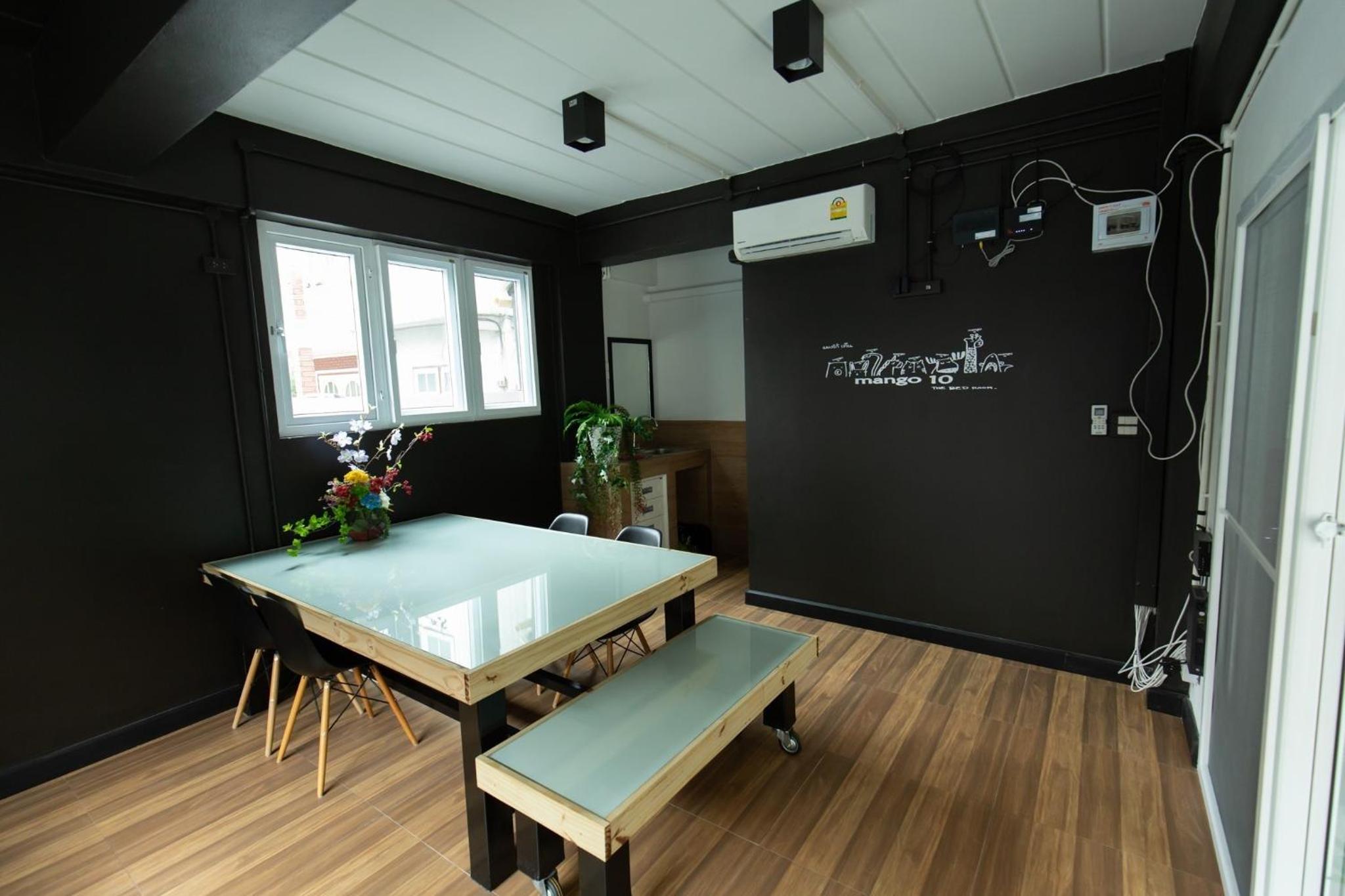 Mango 10 House