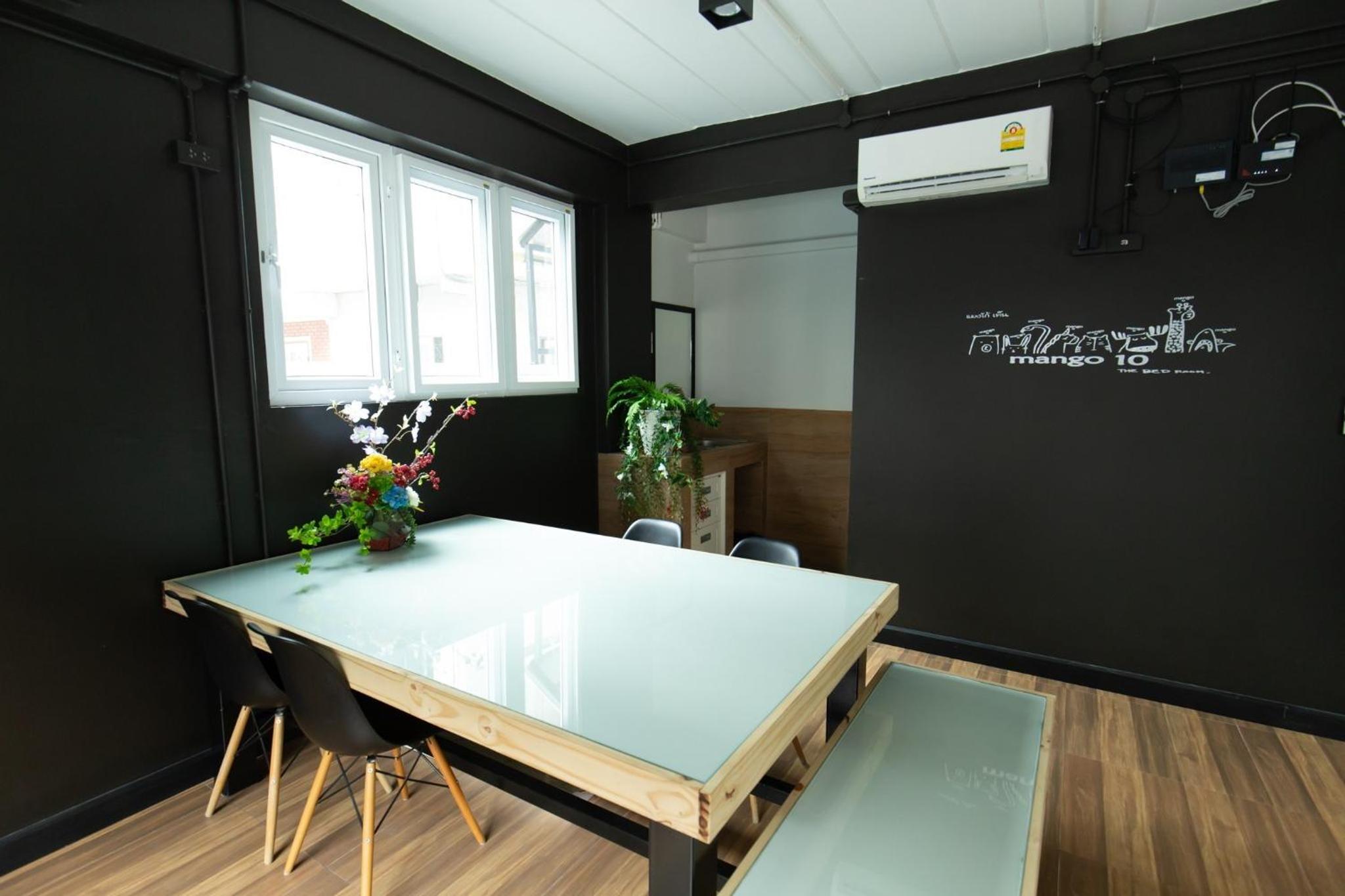 Mango 10 House
