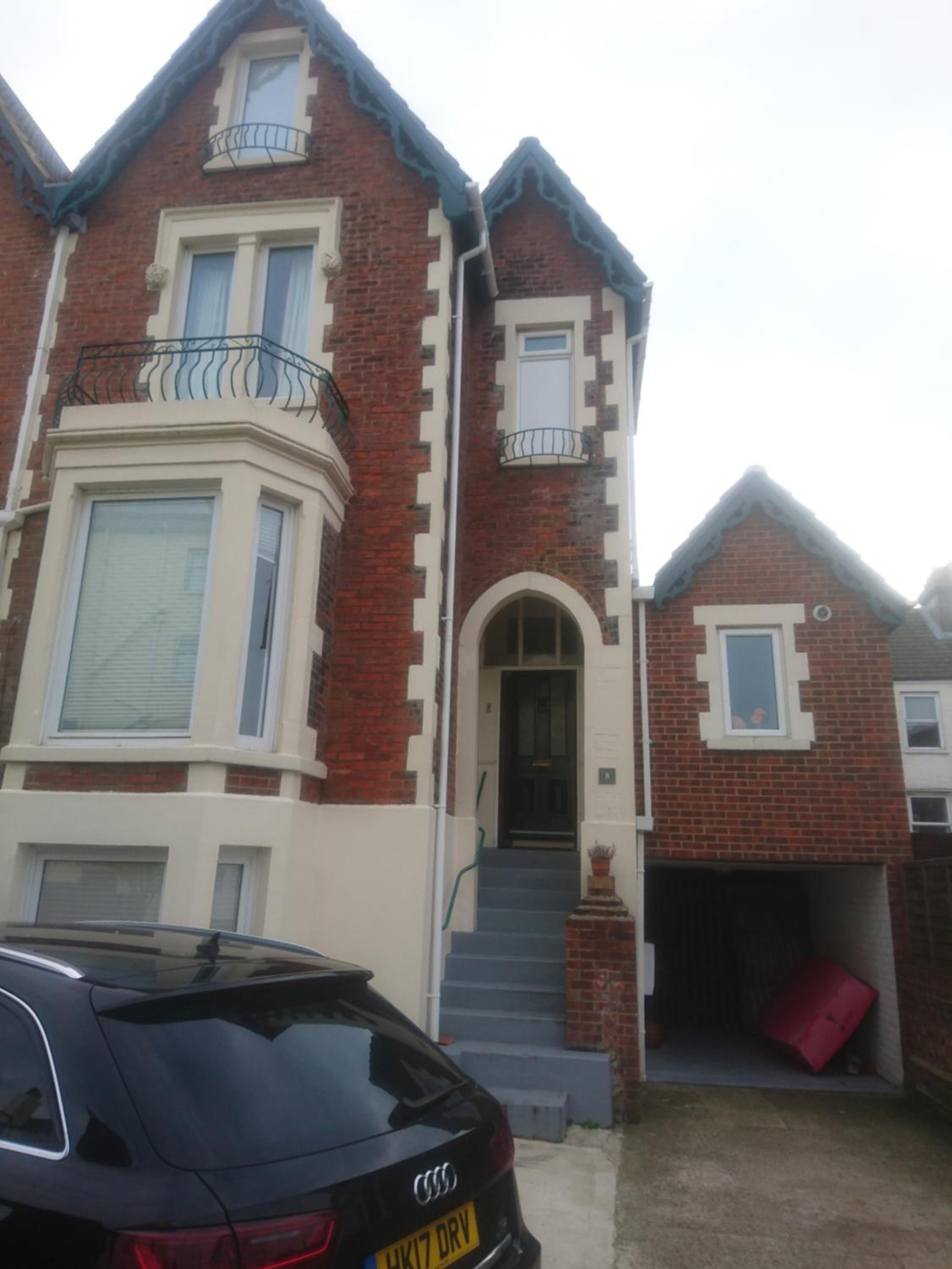 8A Kenilworth Road