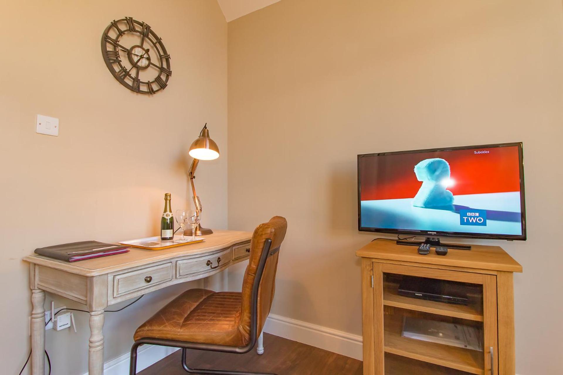 Lord Raglan House One Bedroom with Parking