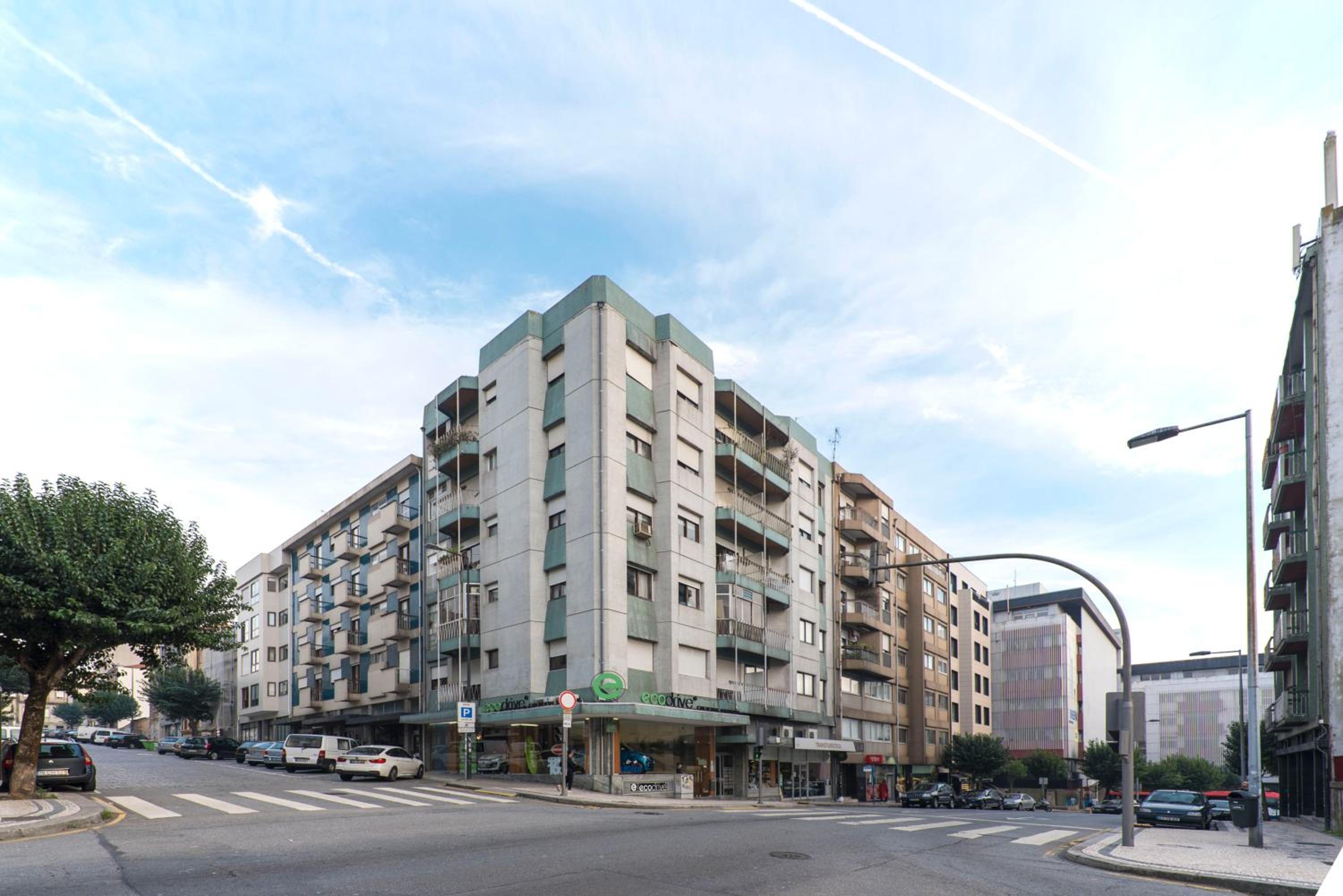Bruno's Downtown Apartment view 3