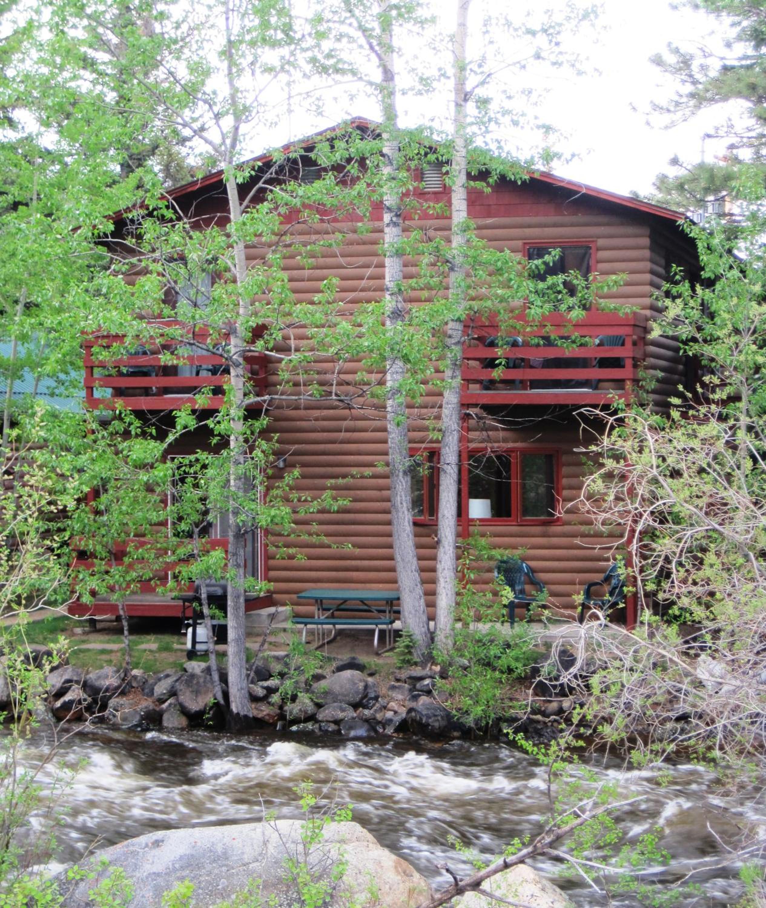 Swiftcurrent Lodge