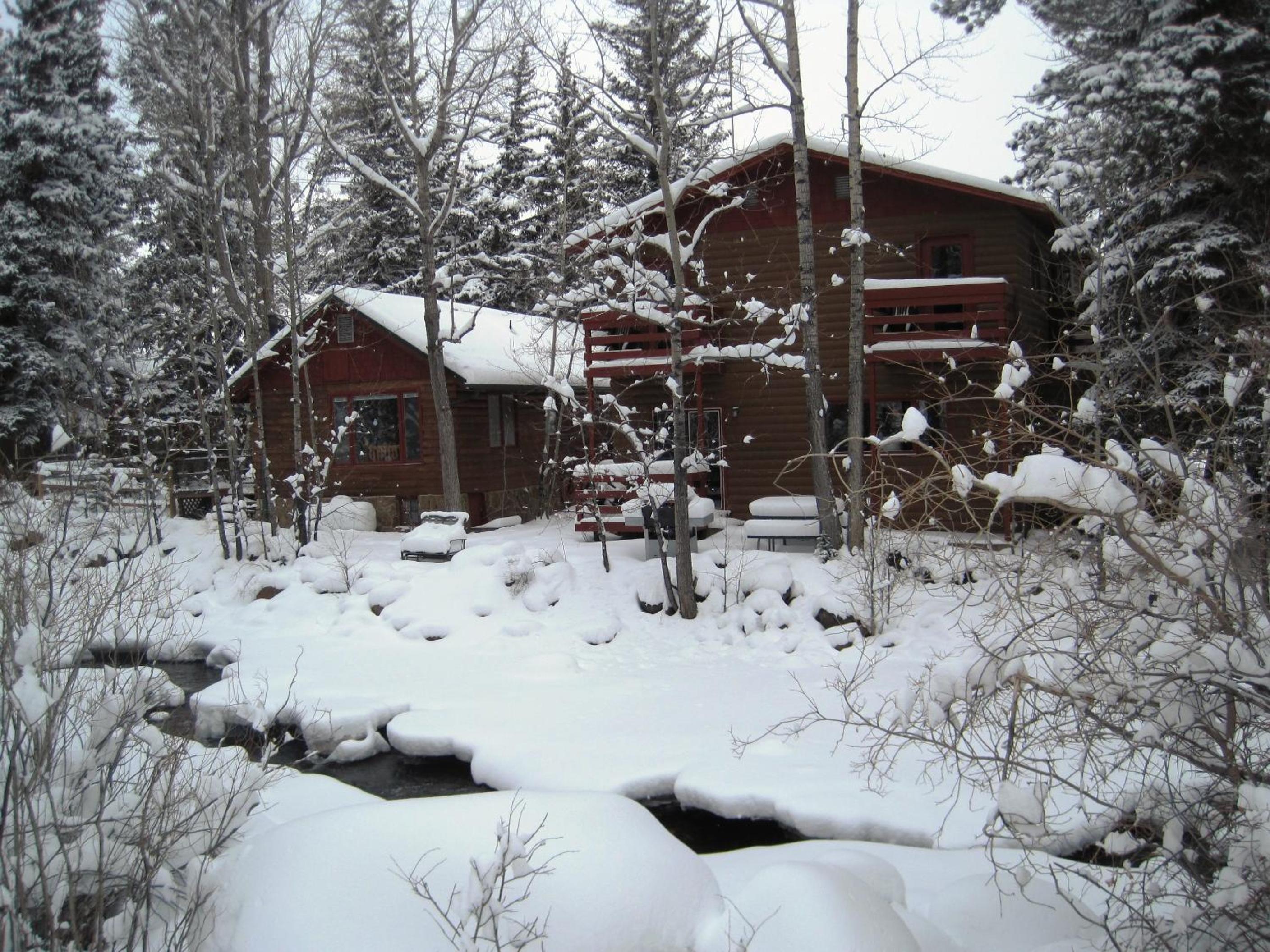 Swiftcurrent Lodge