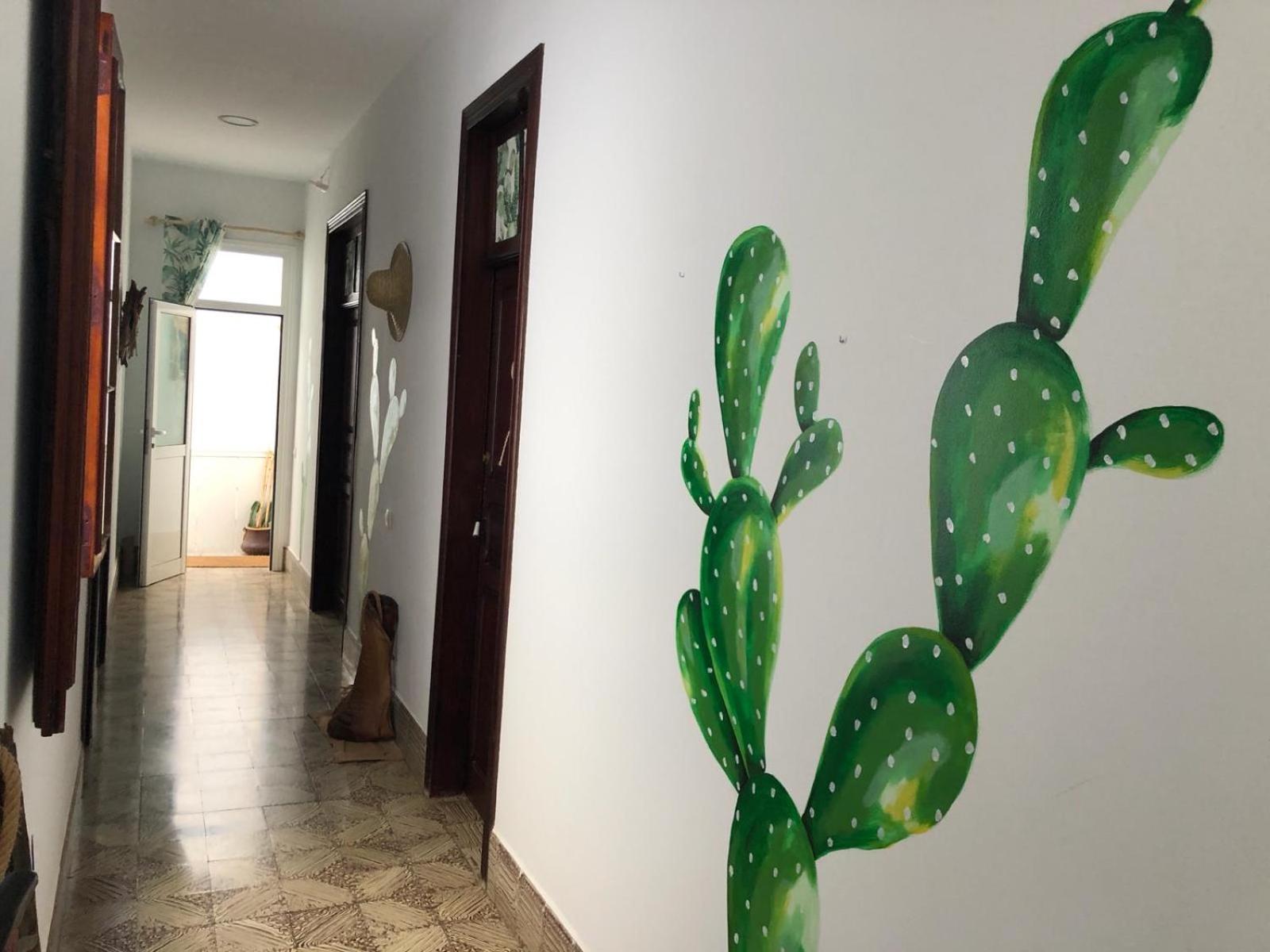 Cactus Host