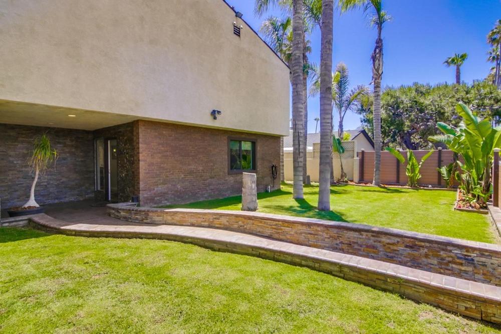 PACIFIC BEACH MANSION