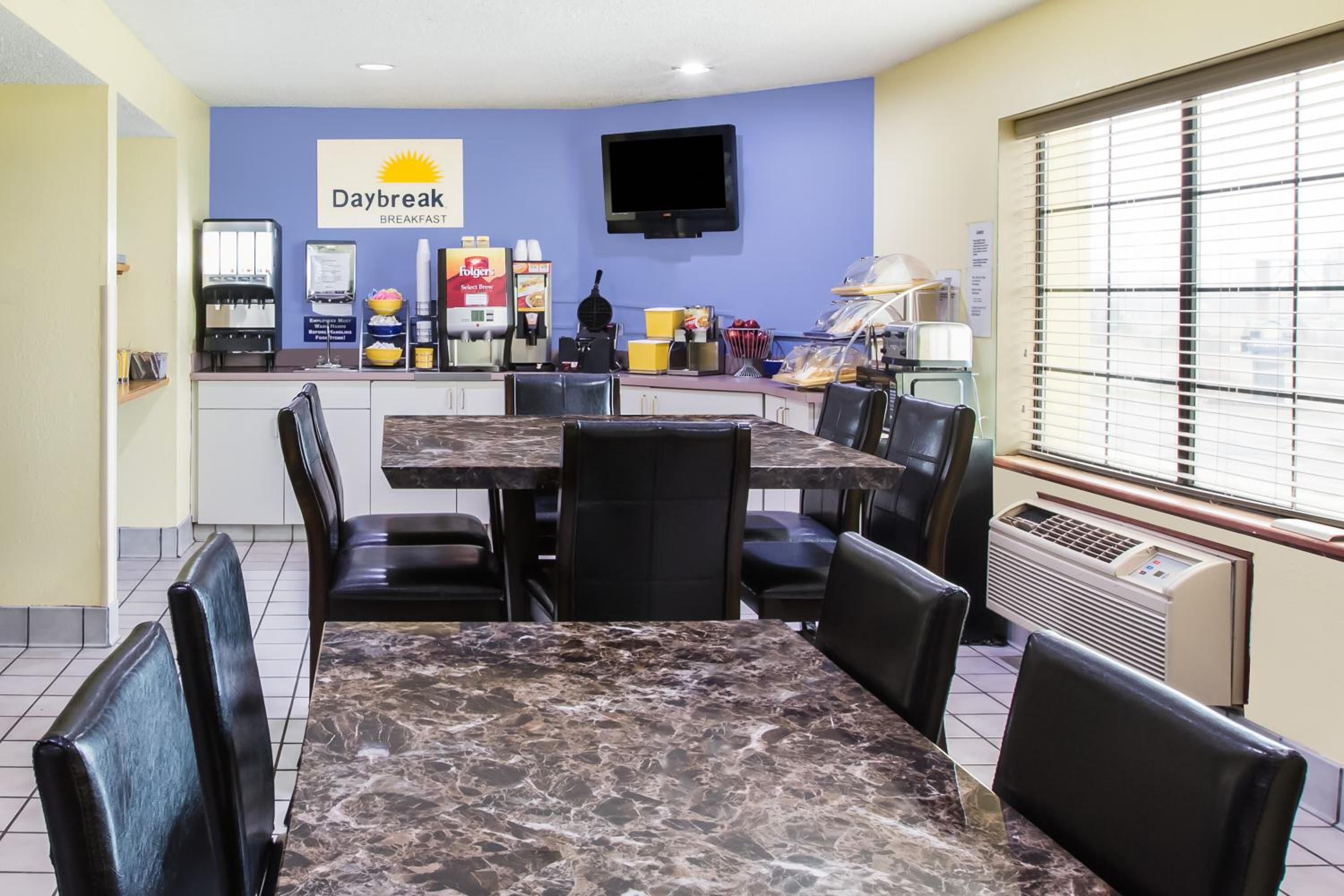 Days Inn by Wyndham Blue Springs - Property Image 10