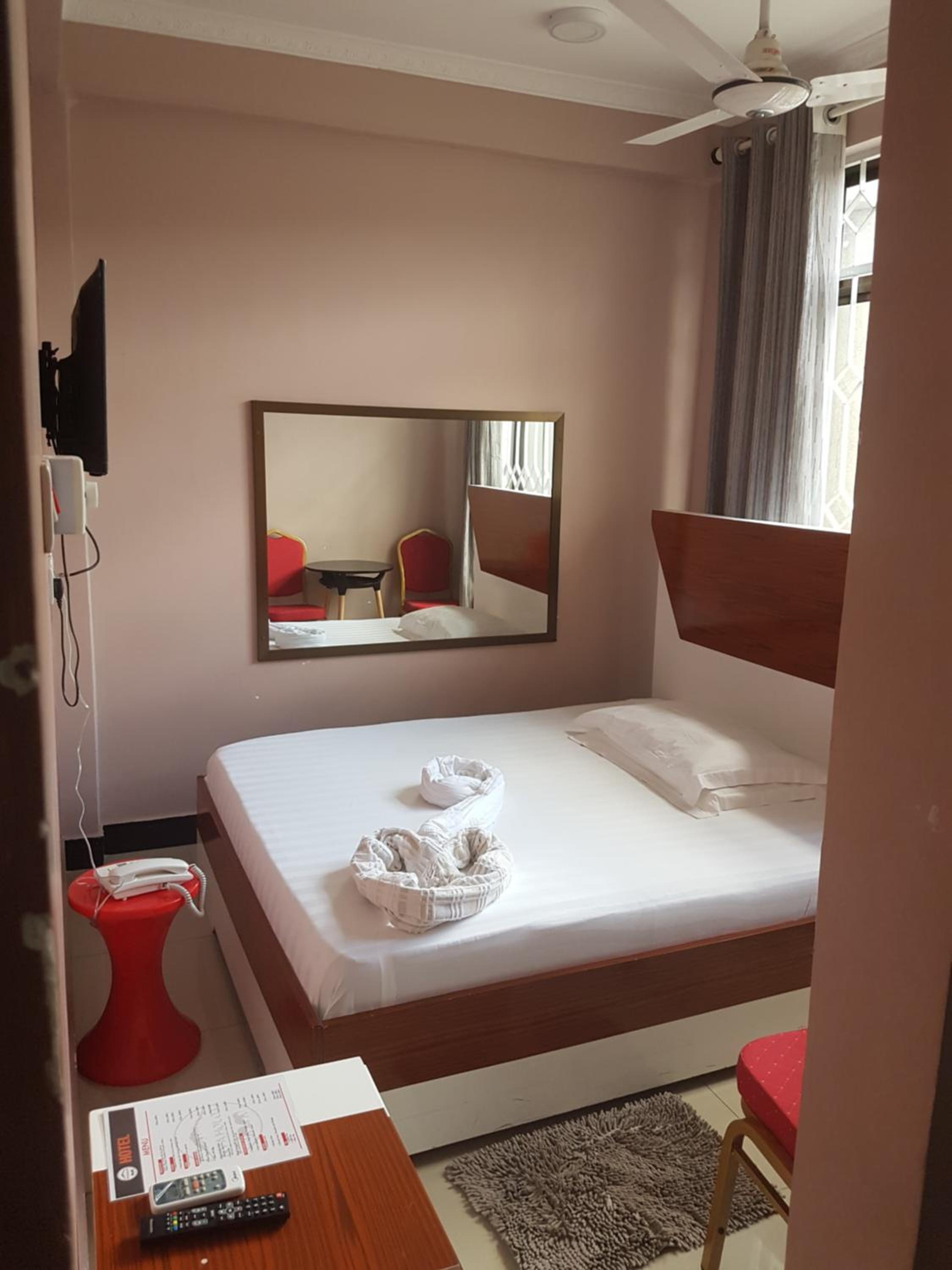 B10 Airport Lodge