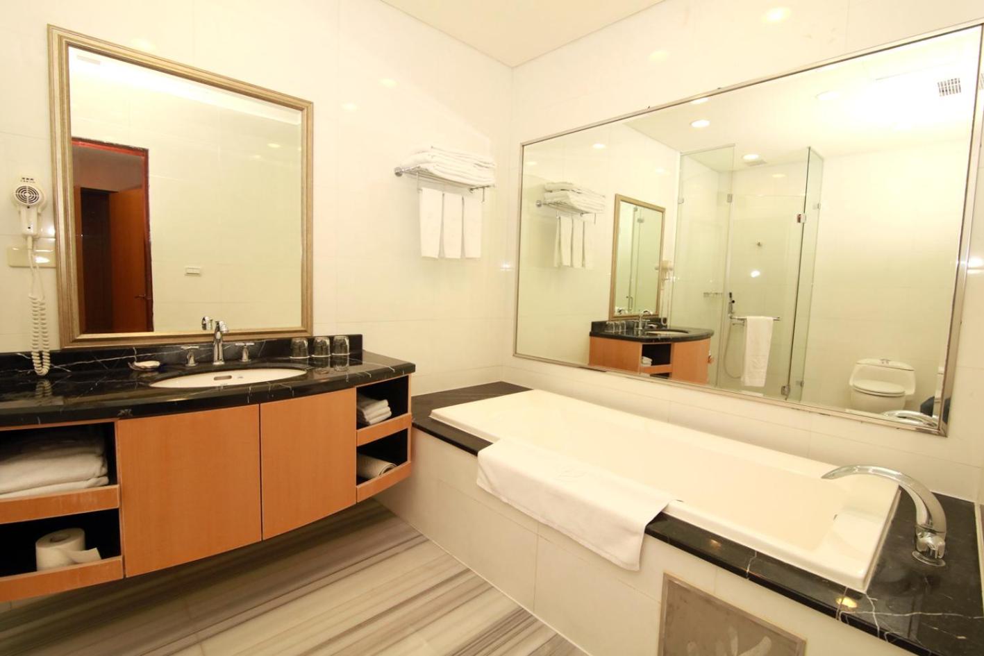 Queena Plaza Hotel