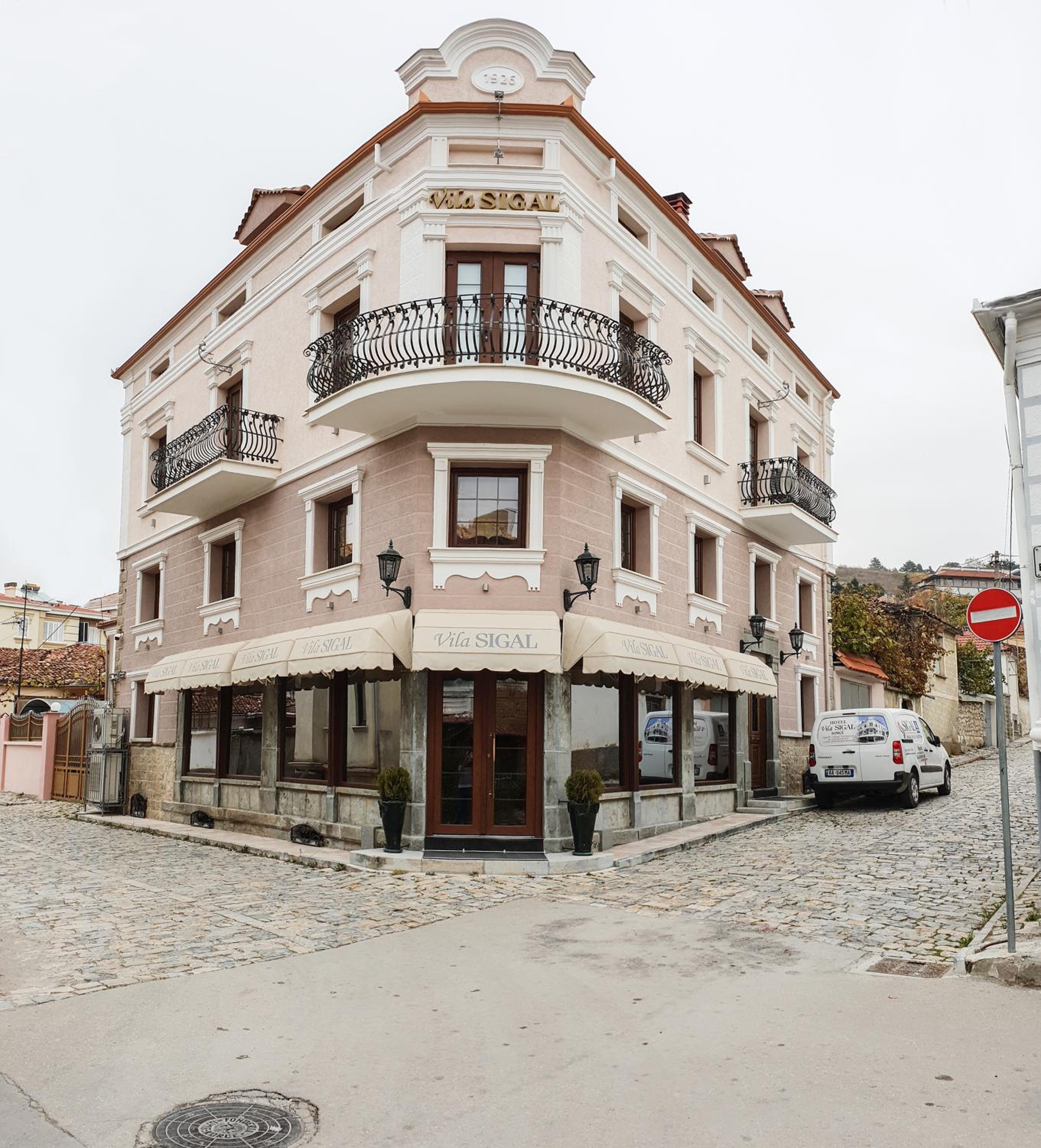 Hotel Vila Sigal Korce - Image 1