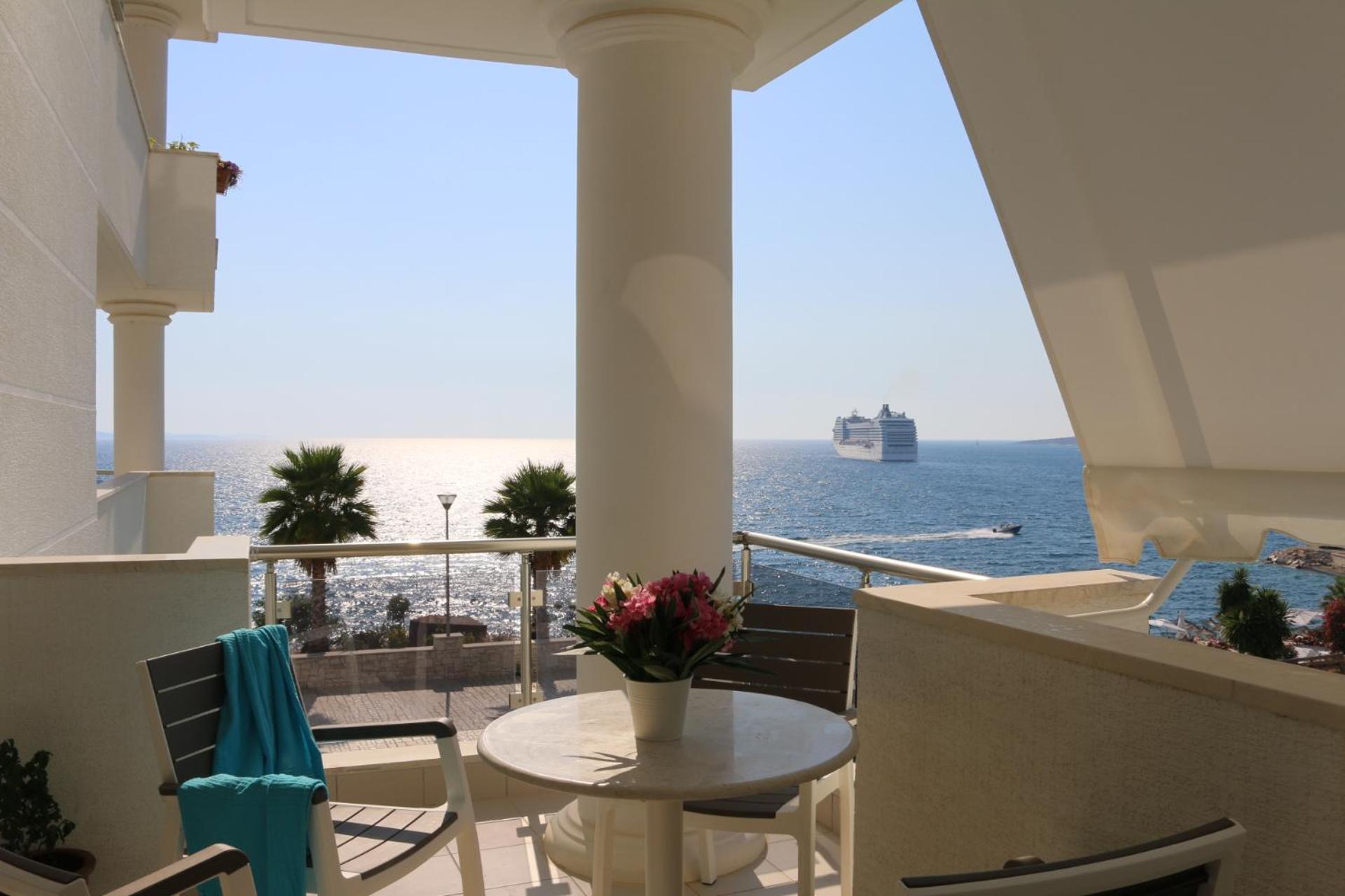 White Sea View Residence