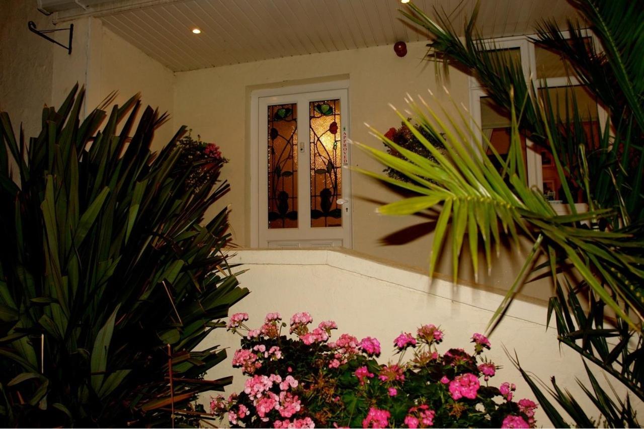 Annandale House