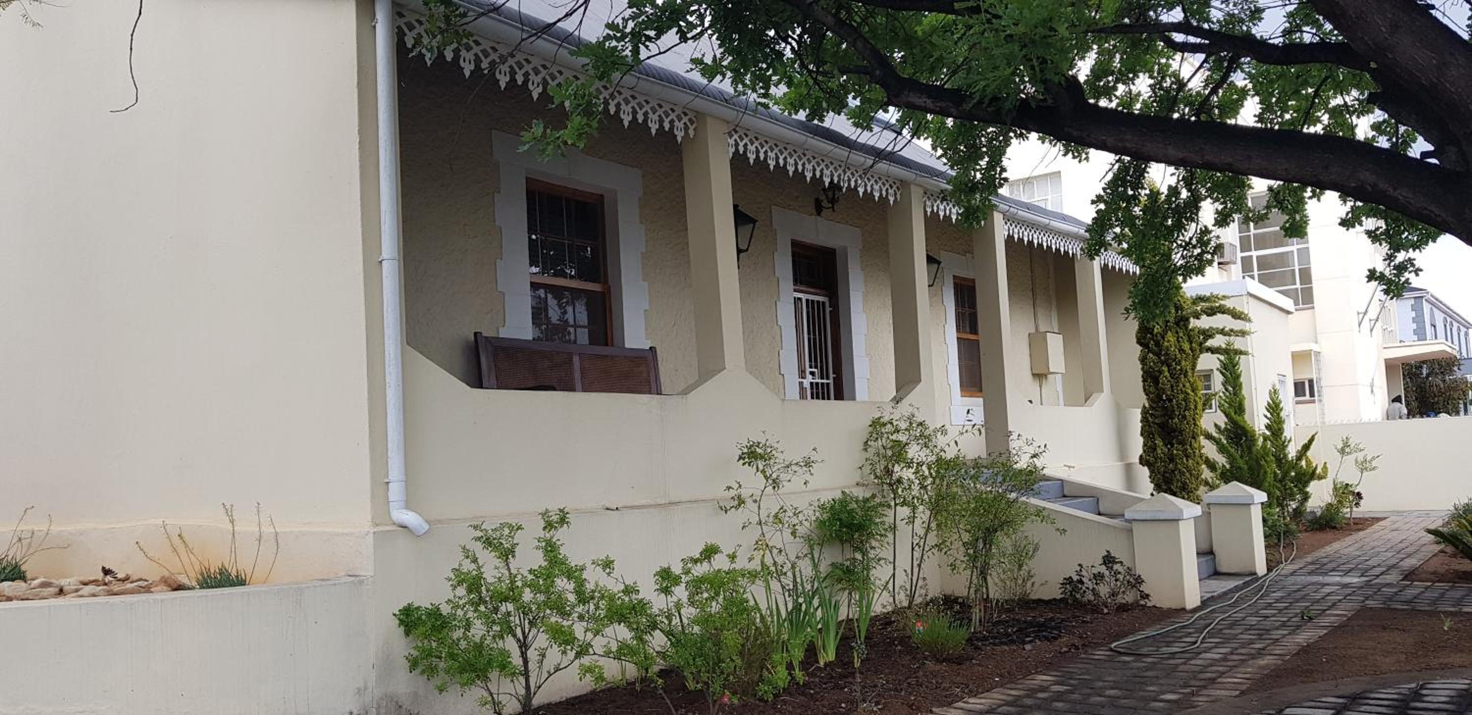 Uniondale Guest Lodge