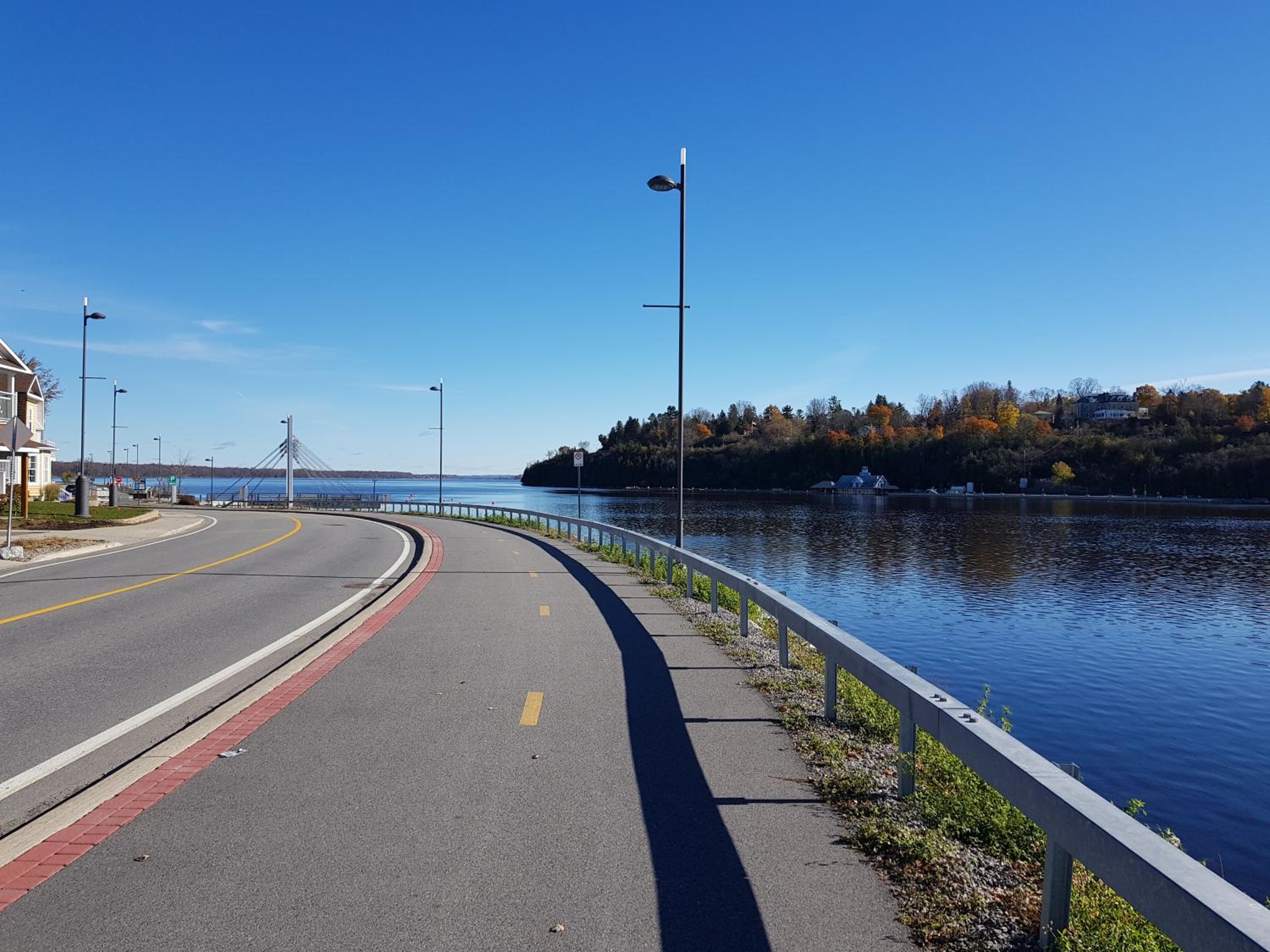 Kokomo INN Bed and Breakfast Ottawa-Gatineau's Only Tropical Riverfront B&B on the National Capital Cycling Pathway Route Verte #1 - for Adults Only - Cham