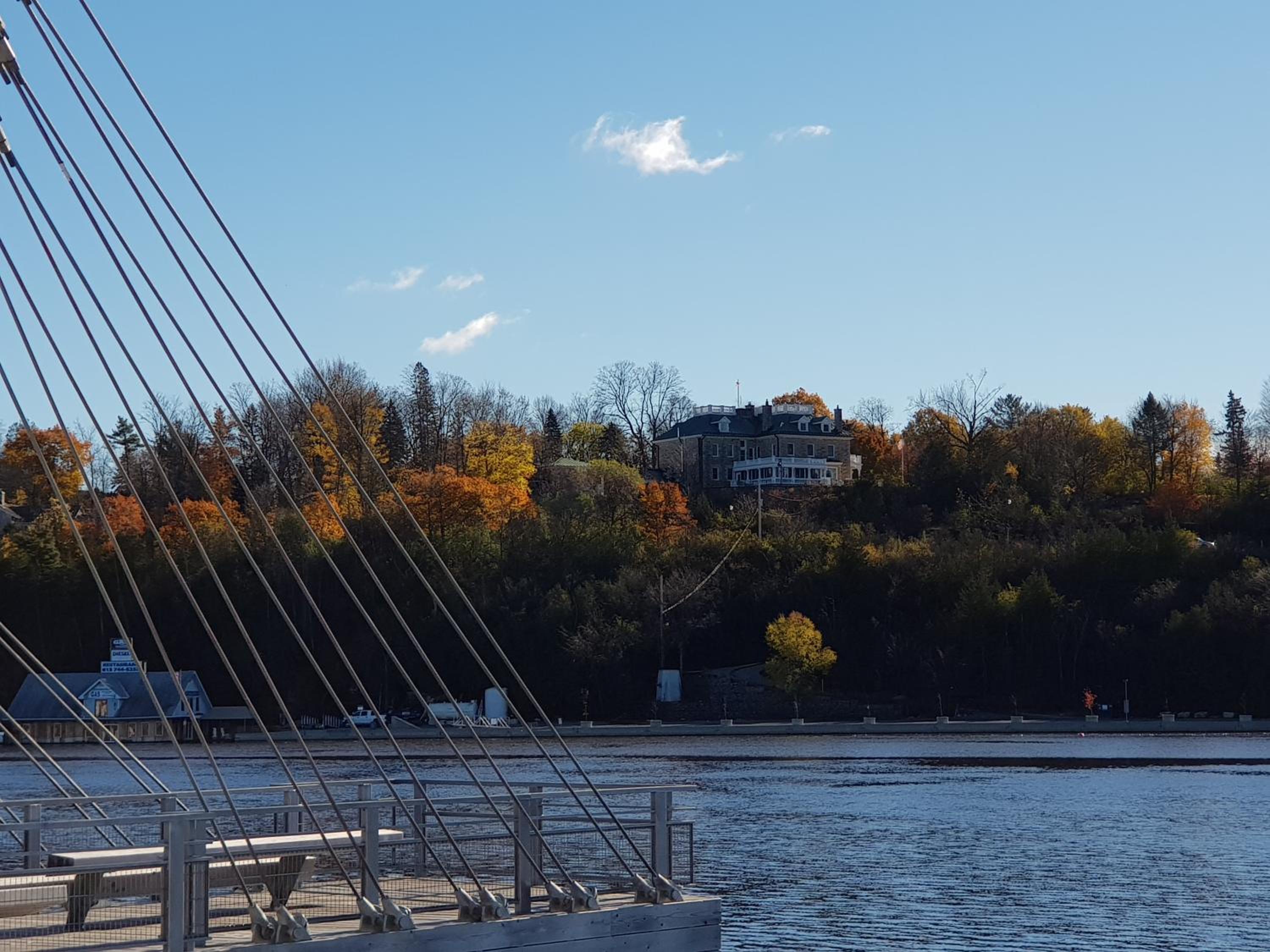 Kokomo INN Bed and Breakfast Ottawa-Gatineau's Only Tropical Riverfront B&B on the National Capital Cycling Pathway Route Verte #1 - for Adults Only - Cham