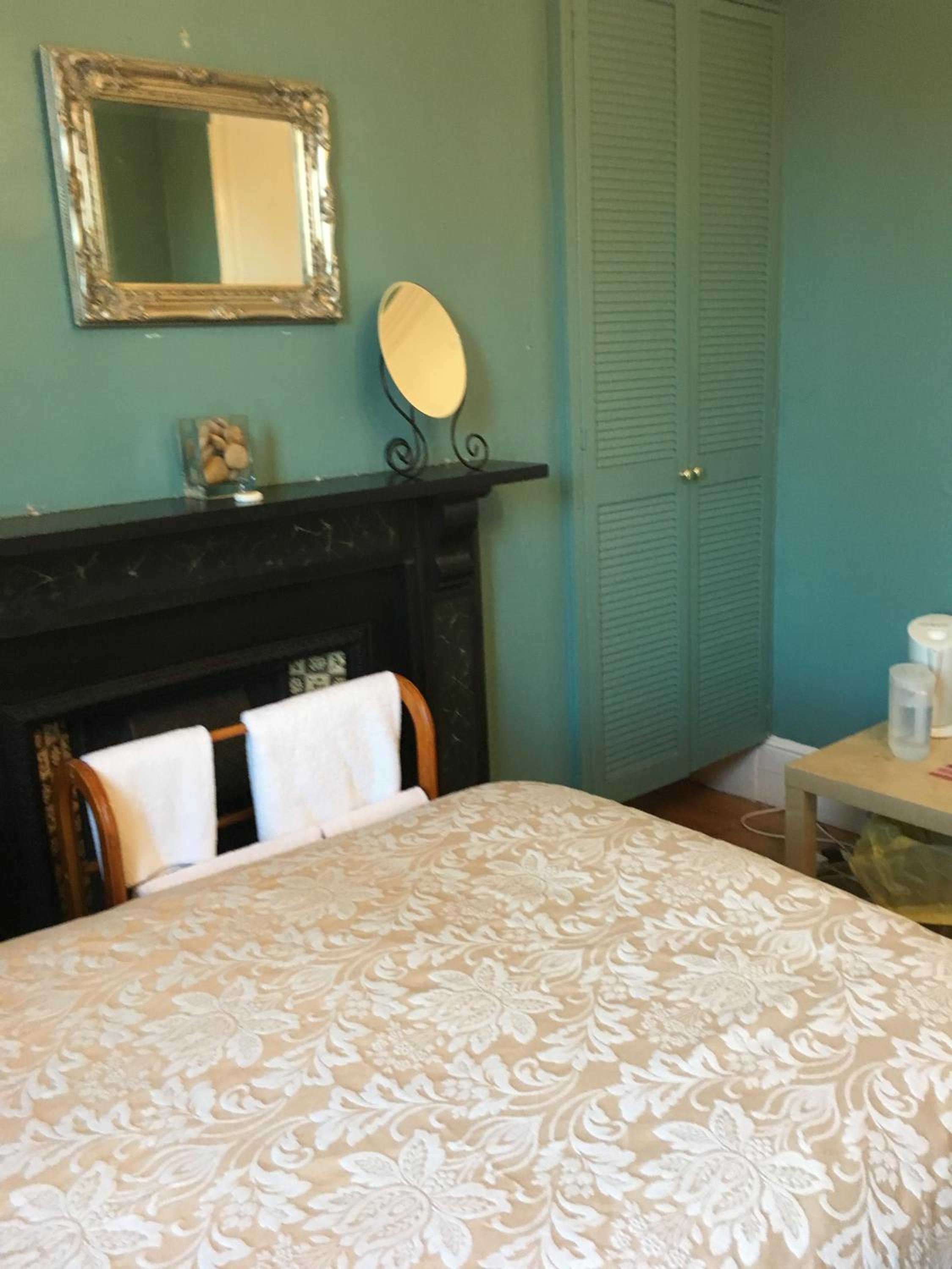 The Townhouse B and B free continental breakfast included view 4