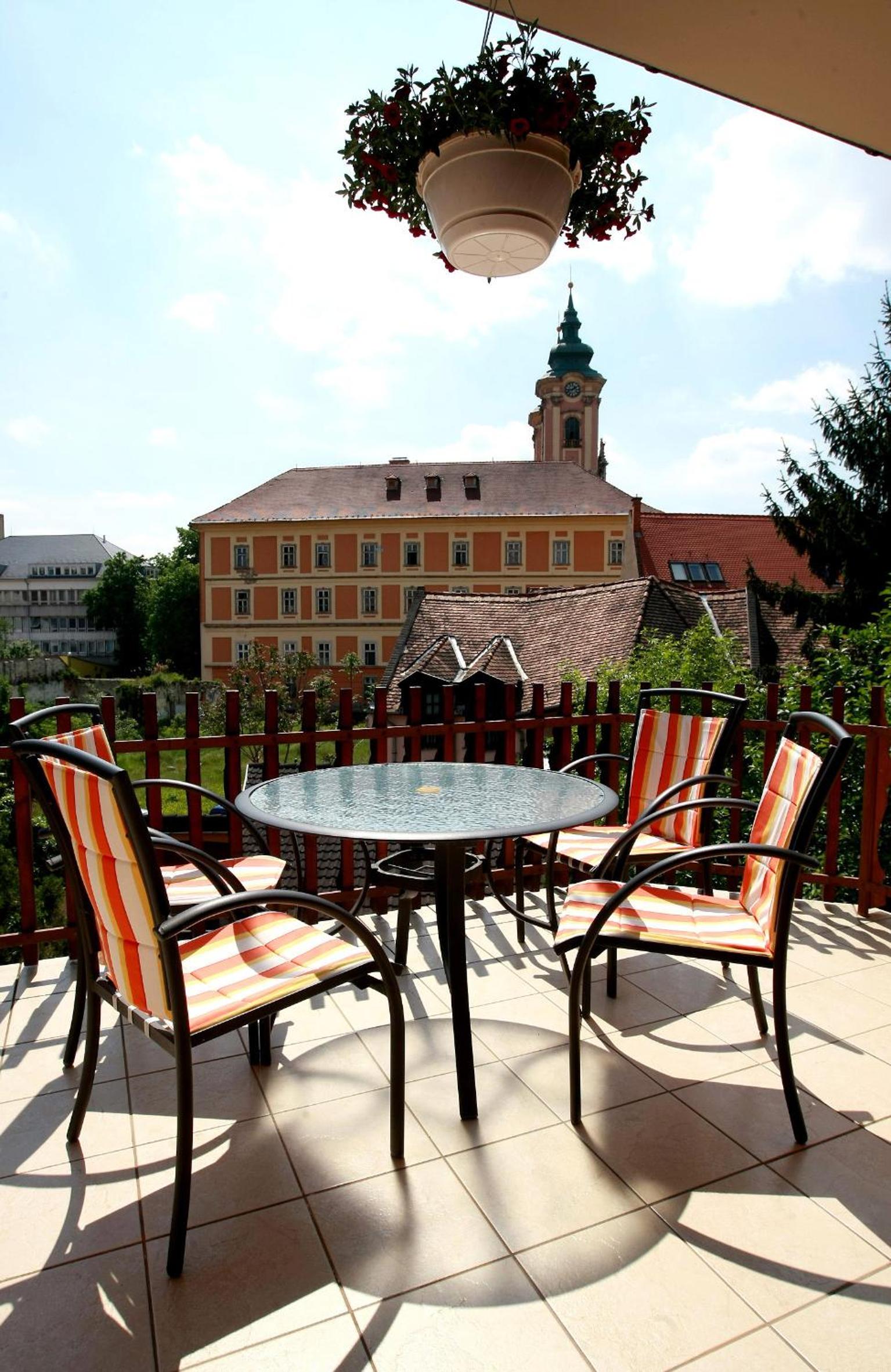 Dobó Vendégház view 2