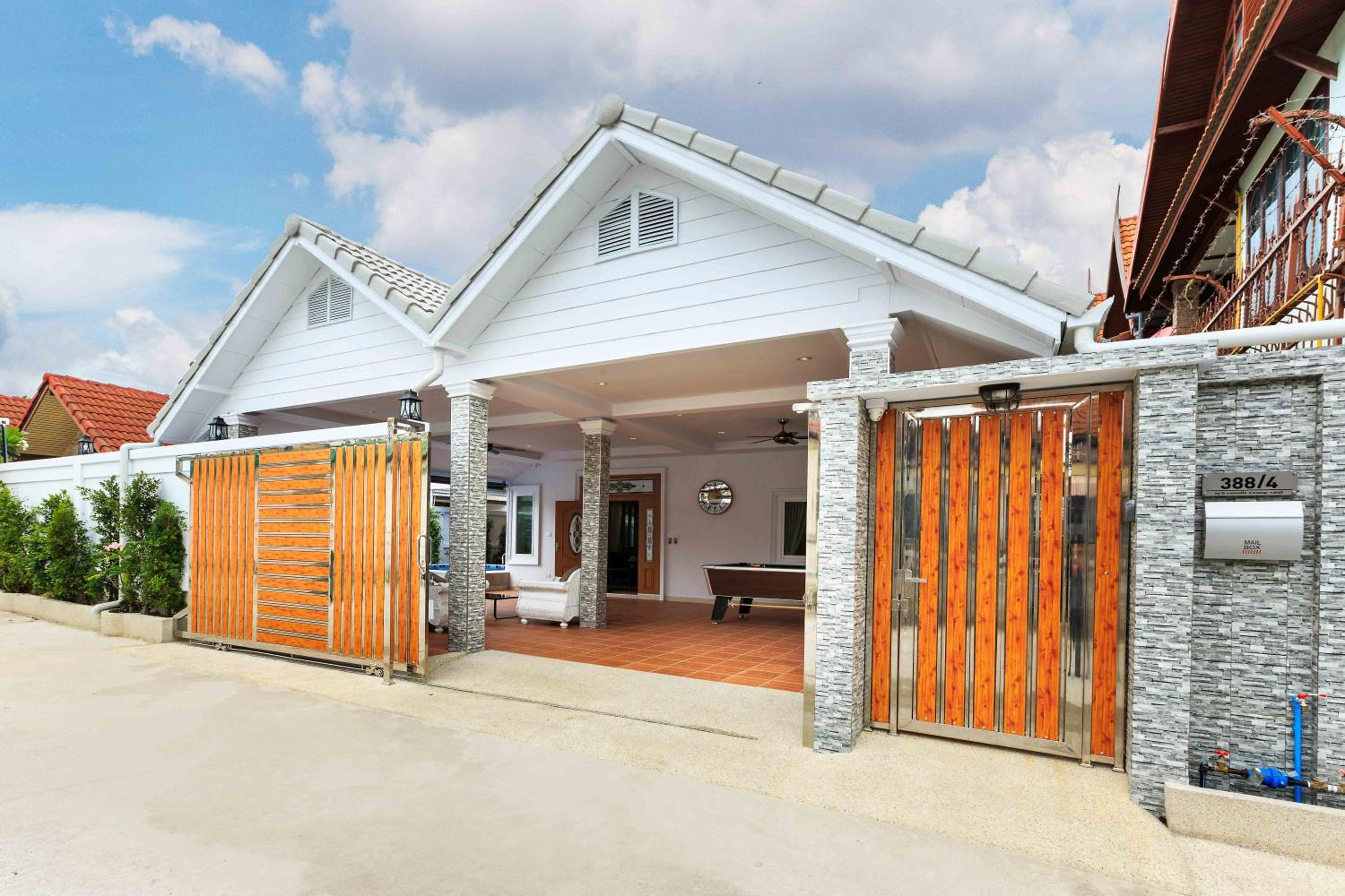 Hotel Gala Villa Pattaya - Image 1