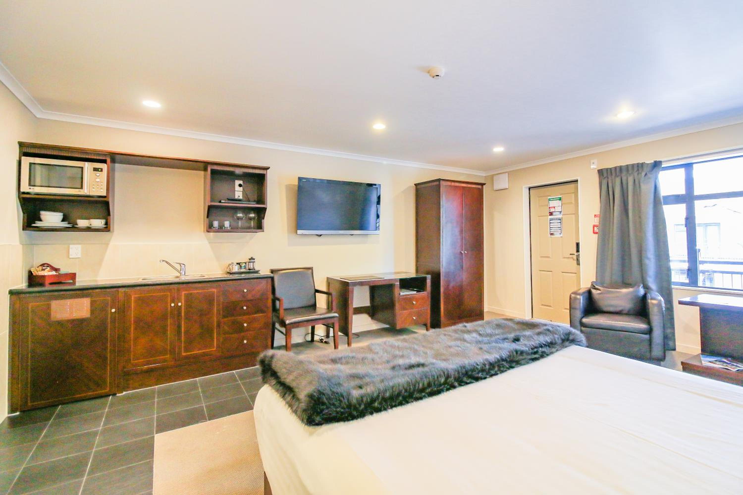 Aotea Motor Lodge view 3