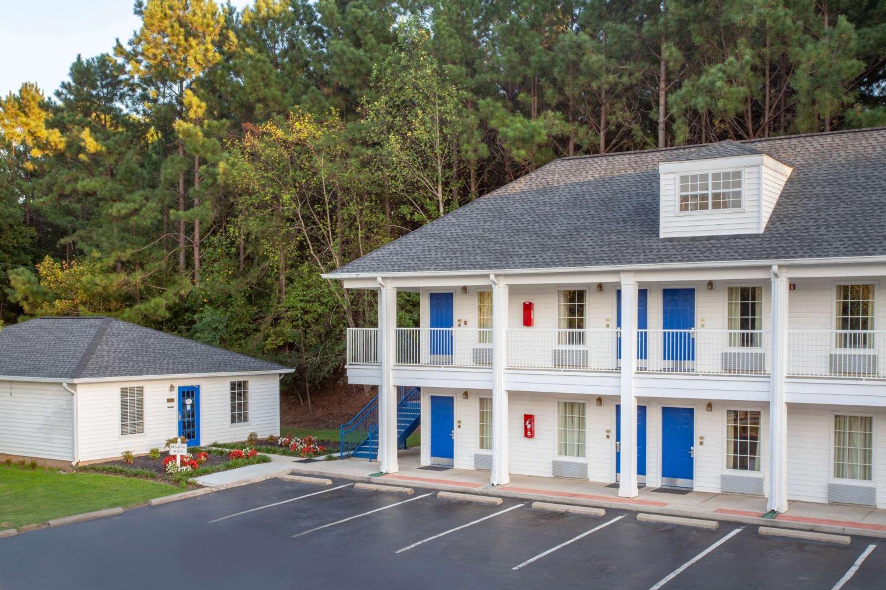 Baymont by Wyndham Greenwood view 4