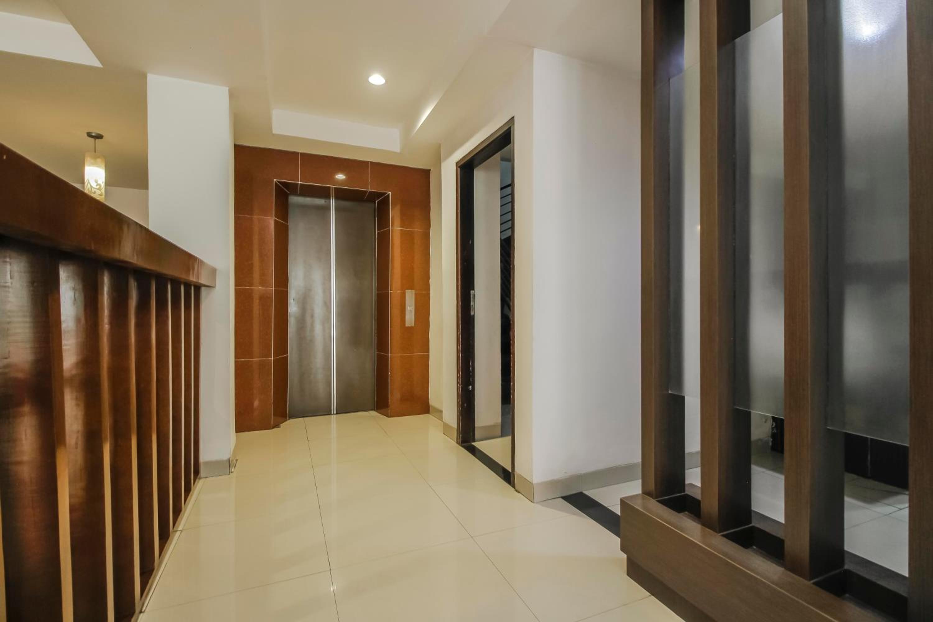 RedDoorz Plus near Galaxy Bekasi, เบคาซี - 23