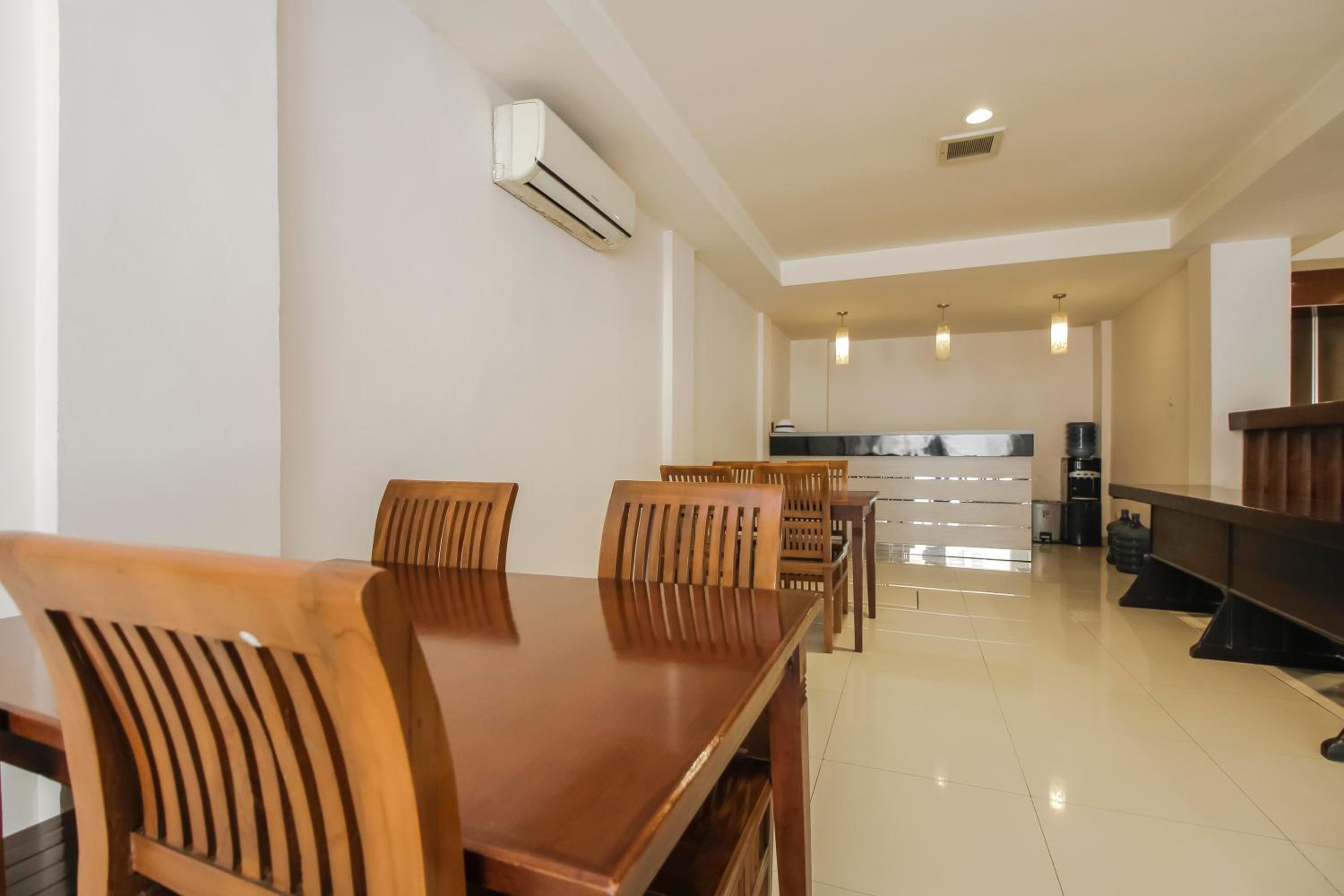 RedDoorz Plus near Galaxy Bekasi, เบคาซี - 14