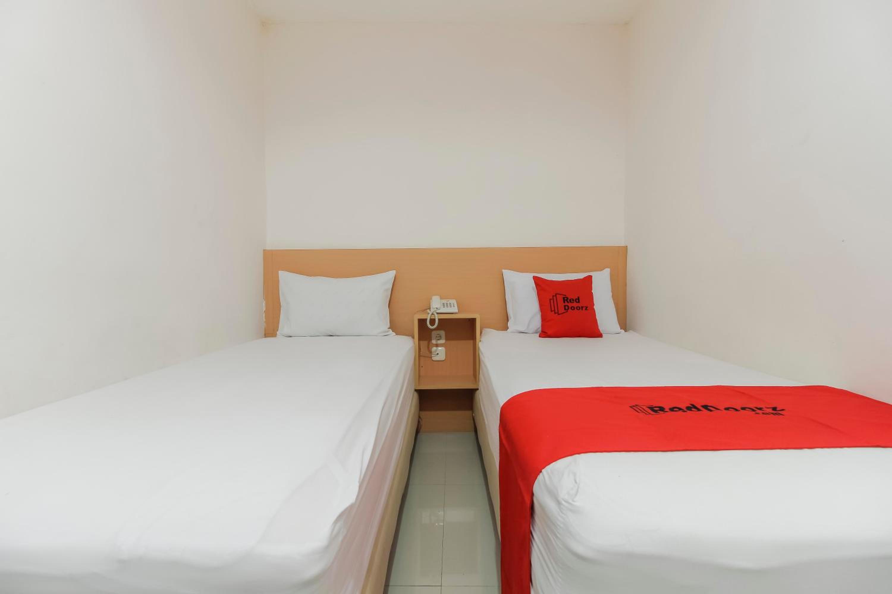 RedDoorz Plus near Galaxy Bekasi