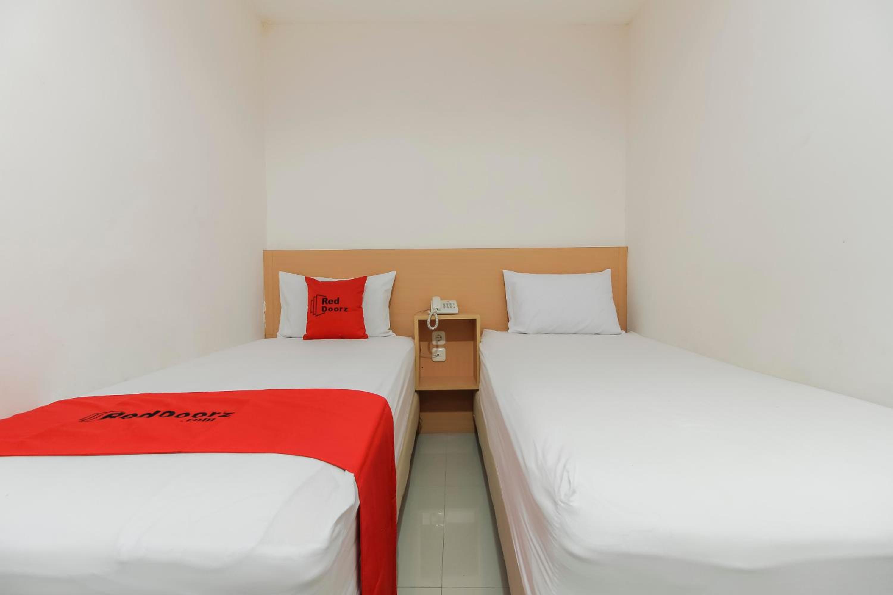 RedDoorz Plus near Galaxy Bekasi, เบคาซี - 21