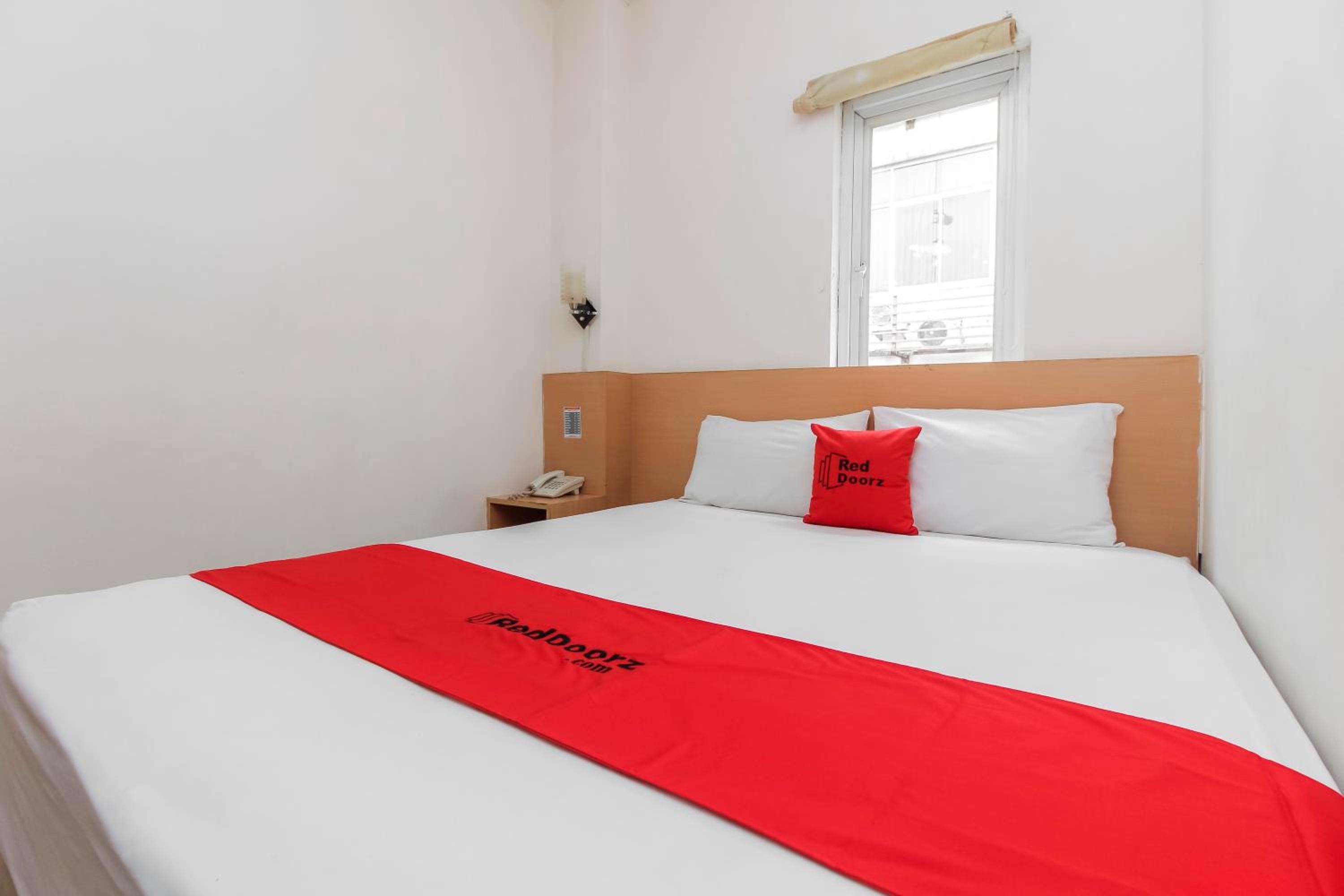 RedDoorz Plus near Galaxy Bekasi