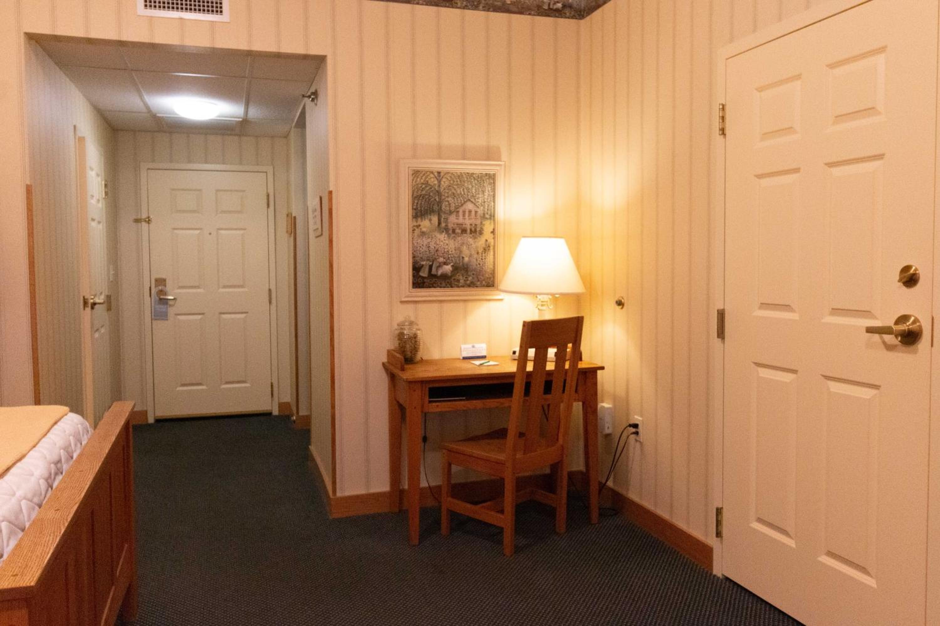 Essenhaus Inn & Conf. Center