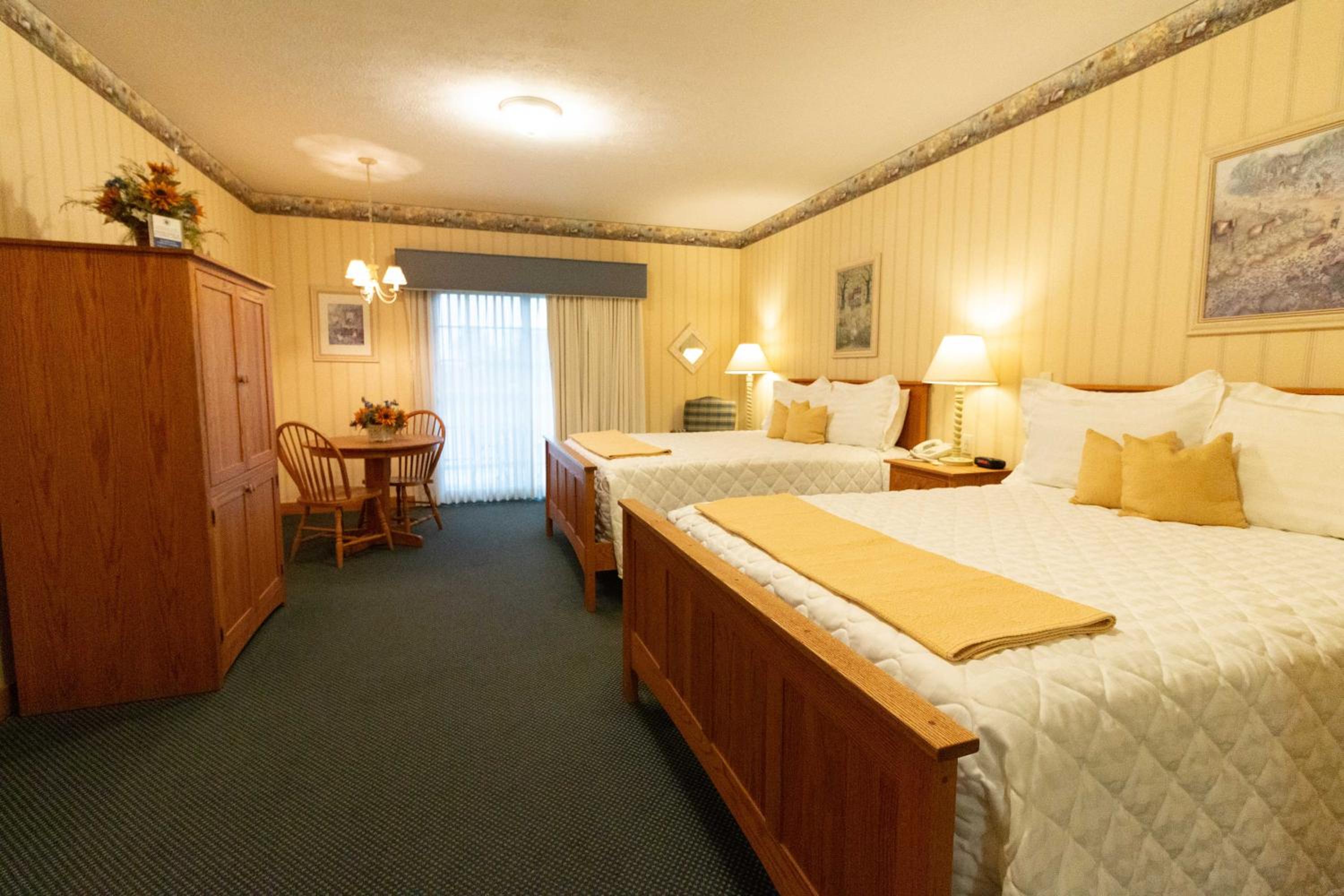 Essenhaus Inn & Conf. Center