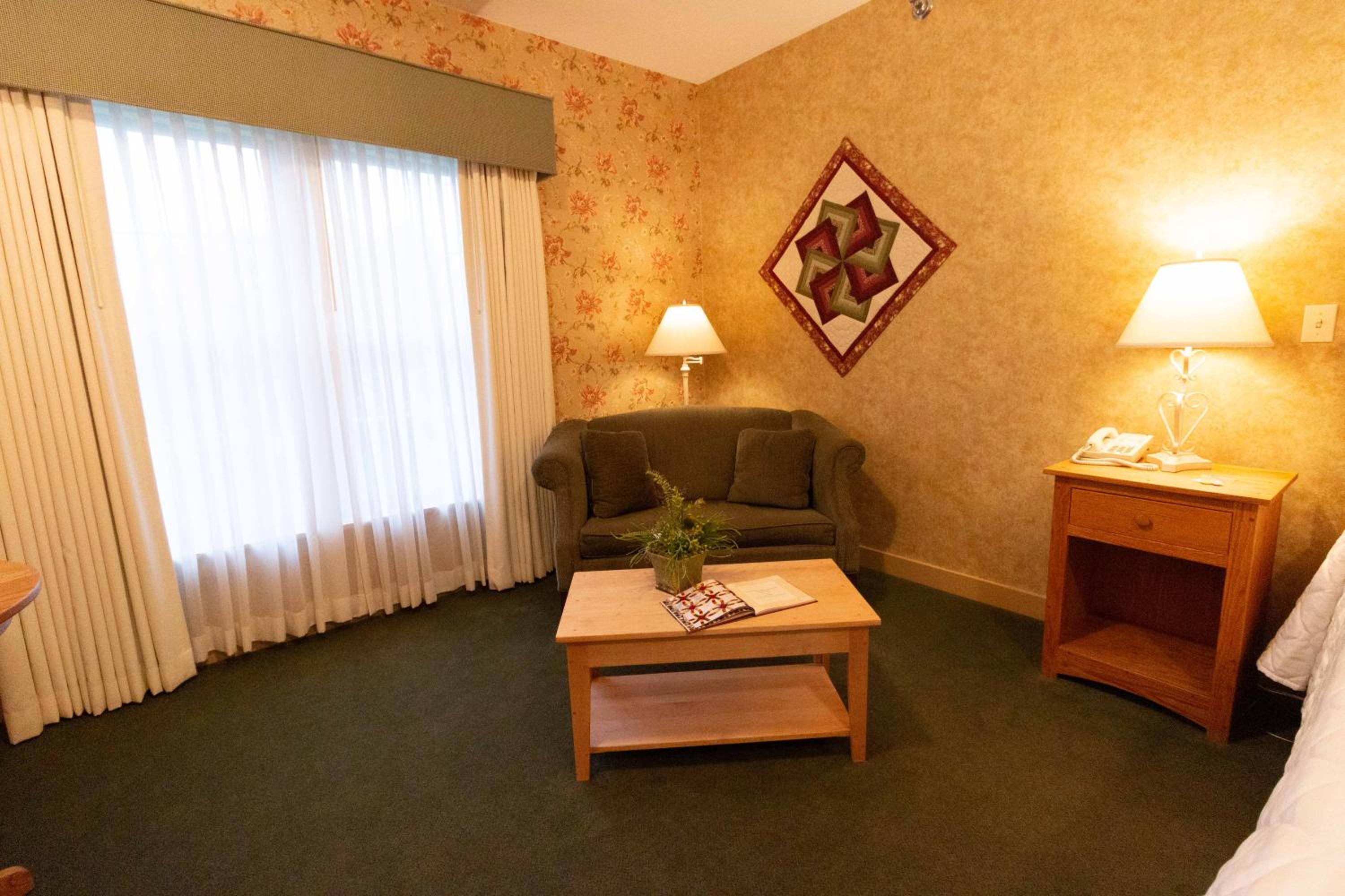 Essenhaus Inn & Conf. Center
