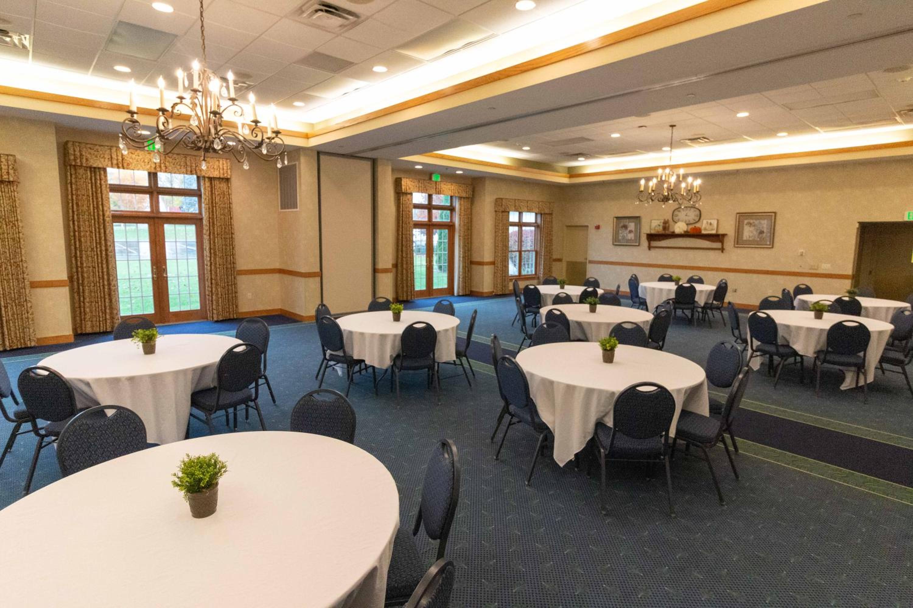 Essenhaus Inn & Conf. Center