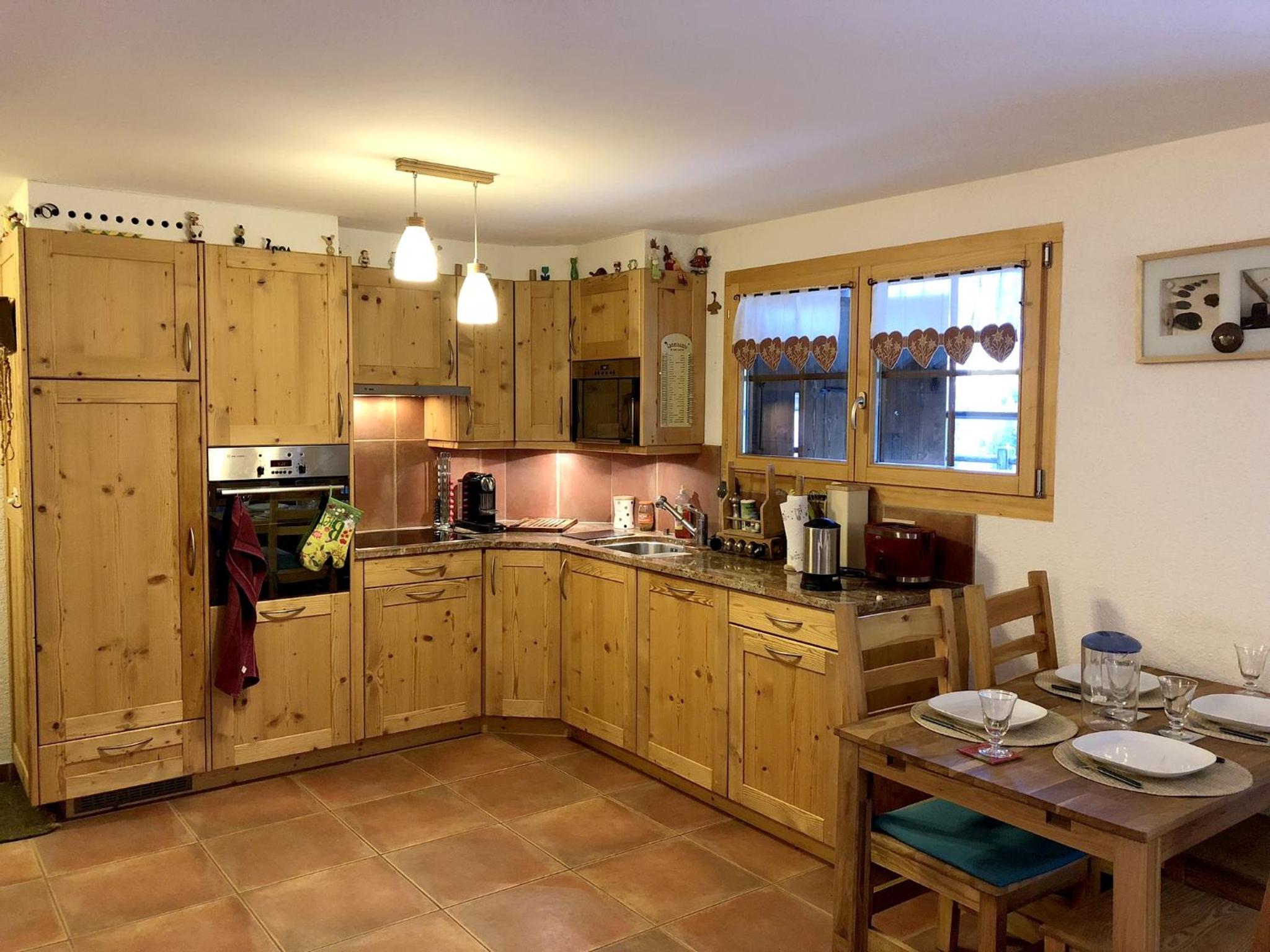 Apartments Vieux Chalet view 4
