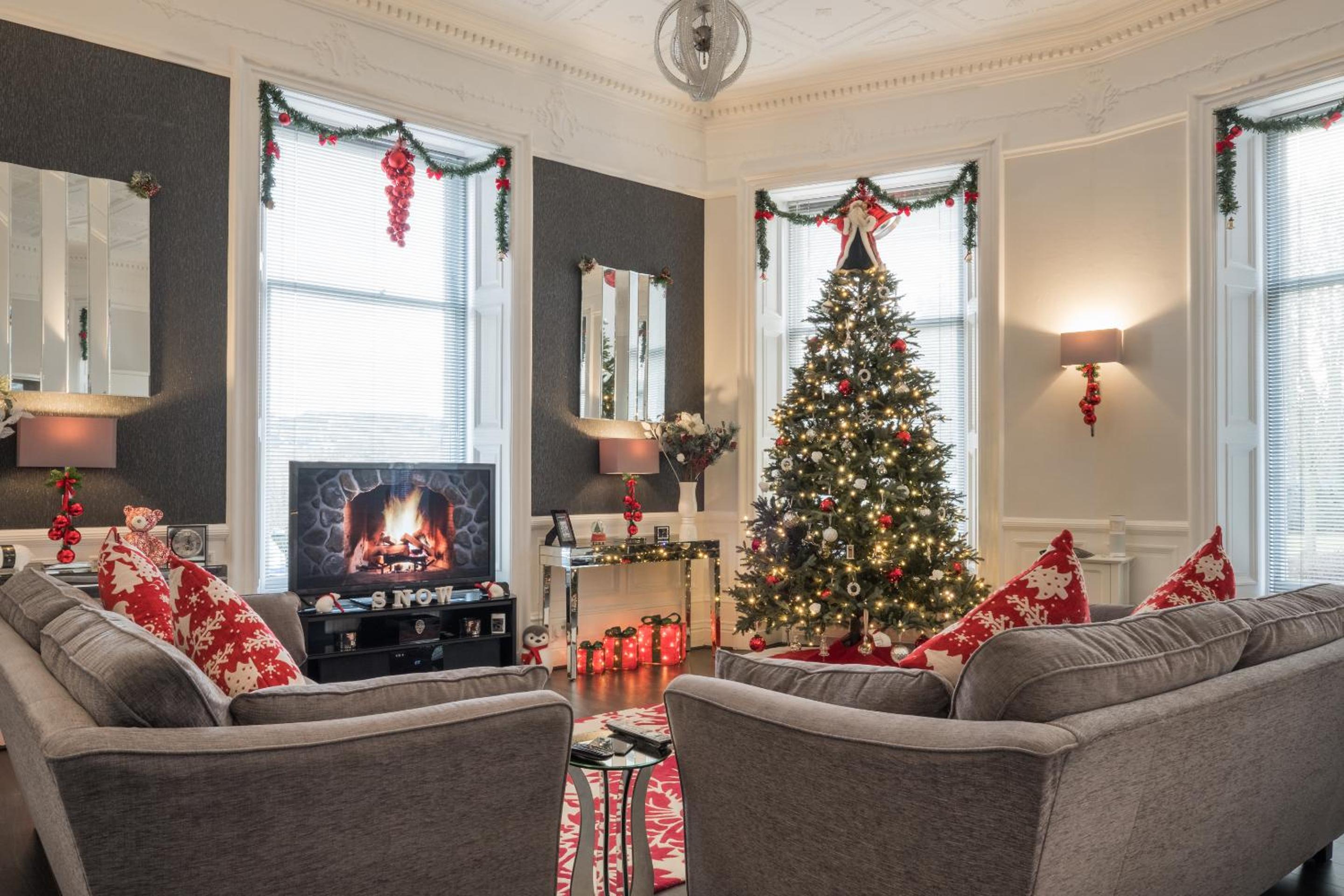 Marks At The Manor Luxury Riverside Apartments - Sleeps up to 4, with Parking and Sky TV