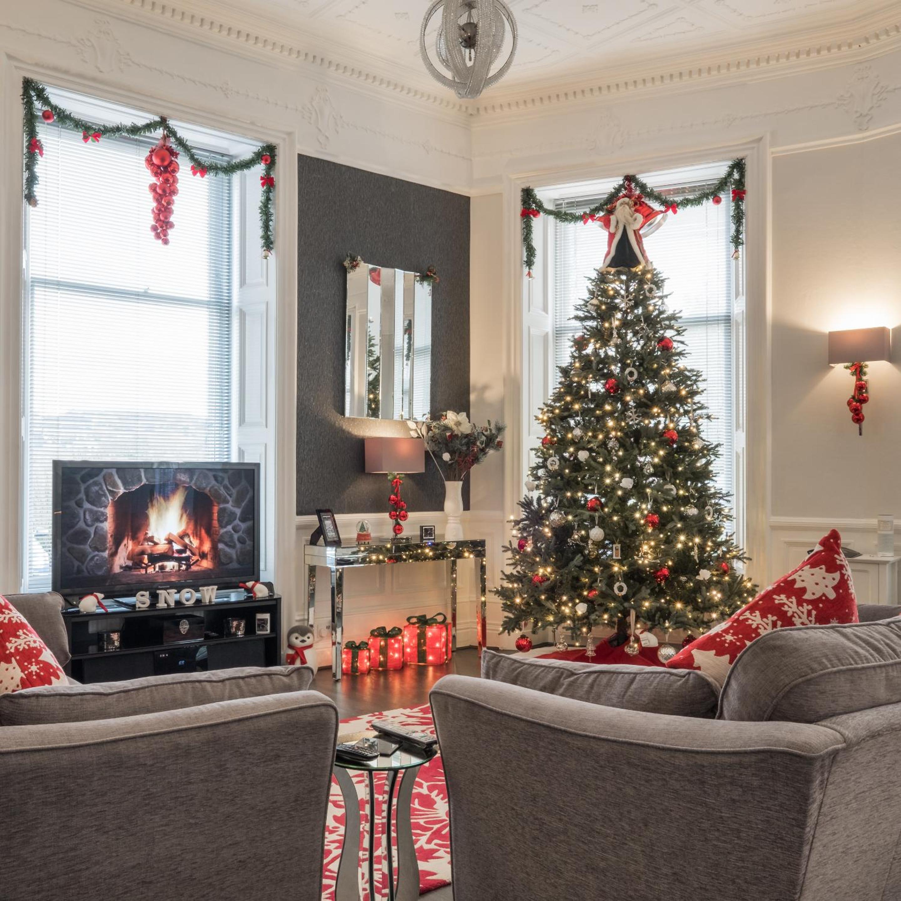 Marks At The Manor Luxury Riverside Apartments - Sleeps up to 4, with Parking and Sky TV