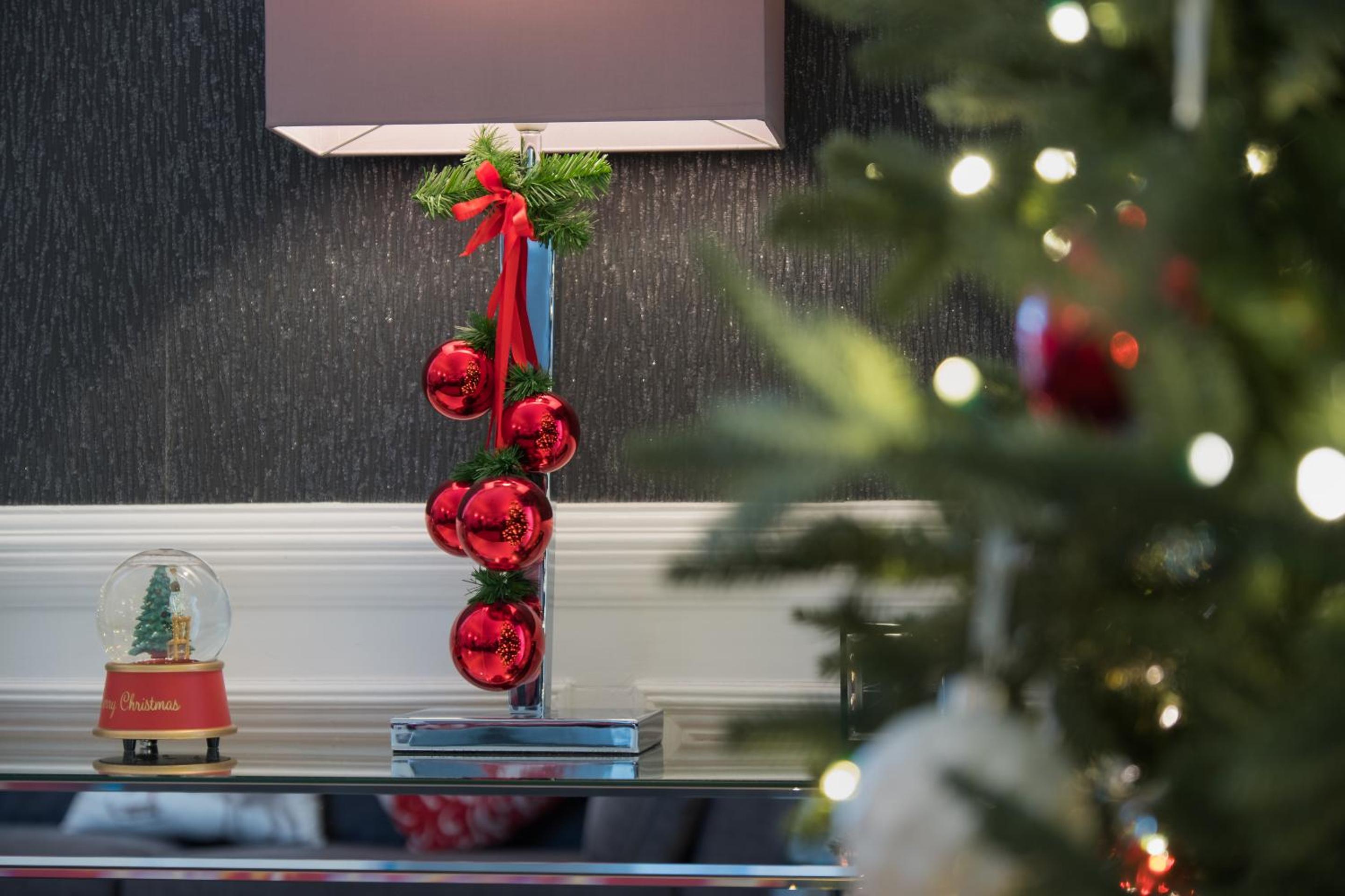 Marks At The Manor Luxury Riverside Apartments - Sleeps up to 4, with Parking and Sky TV