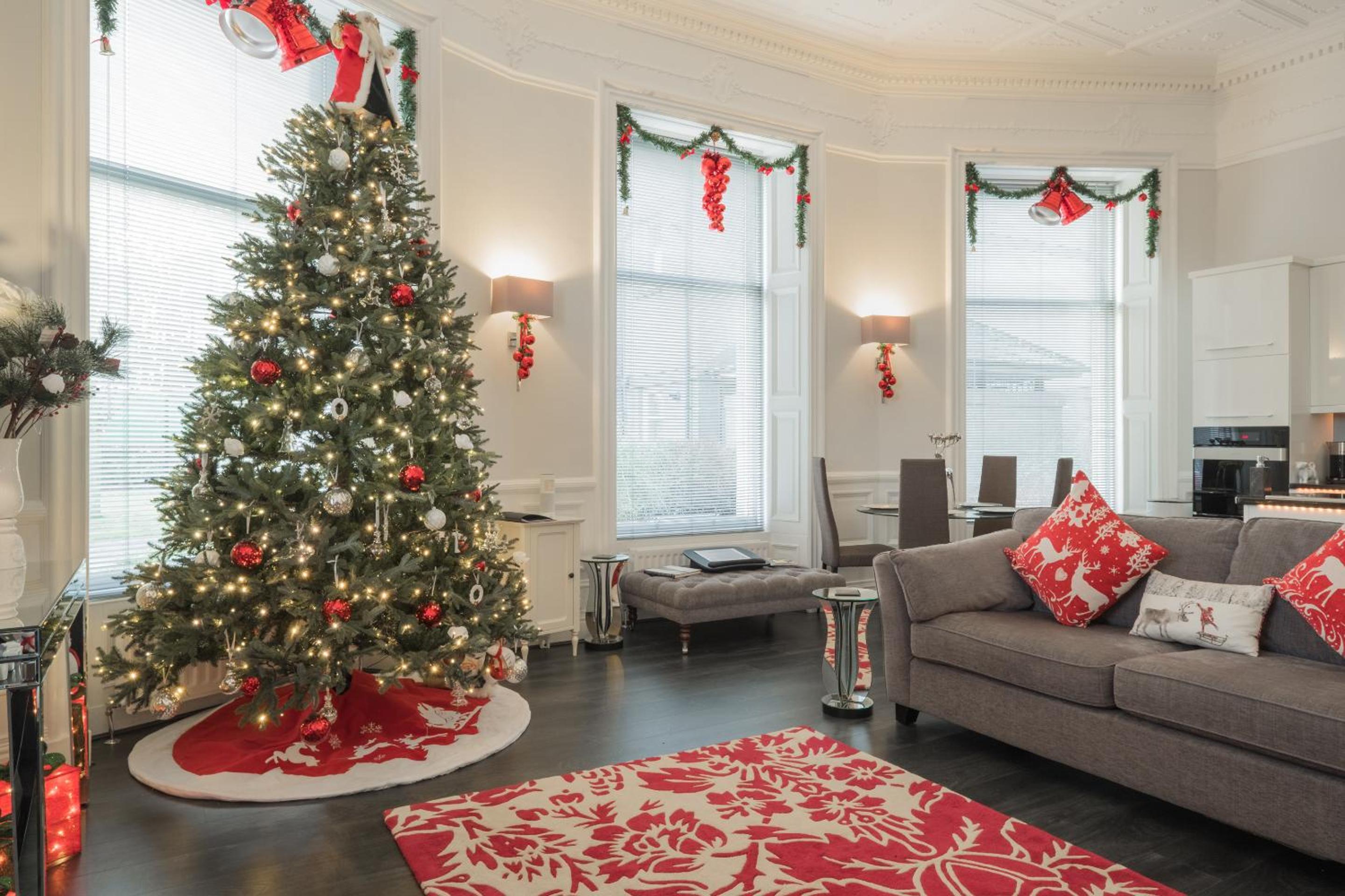 Marks At The Manor Luxury Riverside Apartments - Sleeps up to 4, with Parking and Sky TV