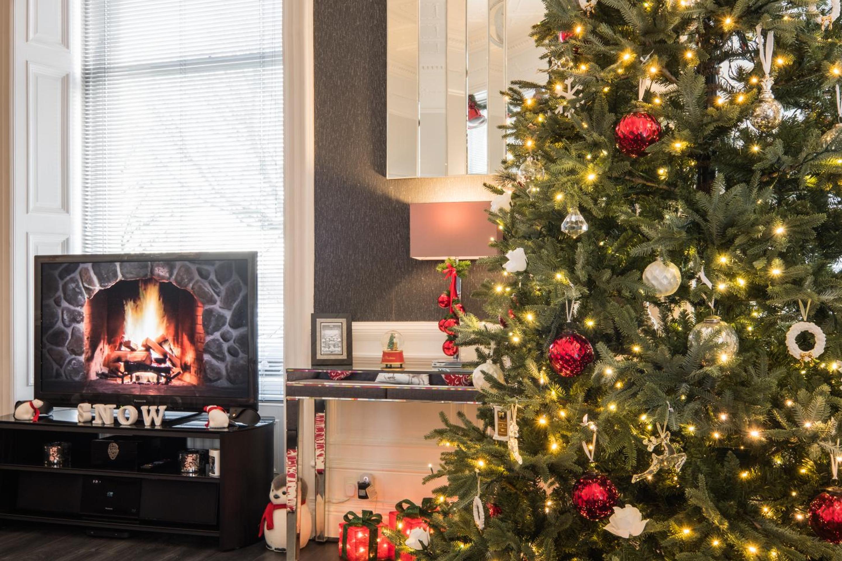 Marks At The Manor Luxury Riverside Apartments - Sleeps up to 4, with Parking and Sky TV