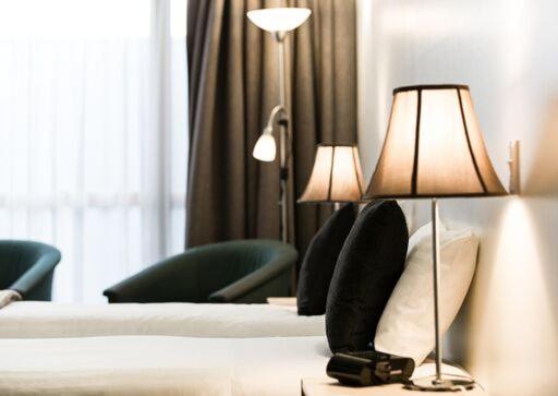 Shoreline Hotel