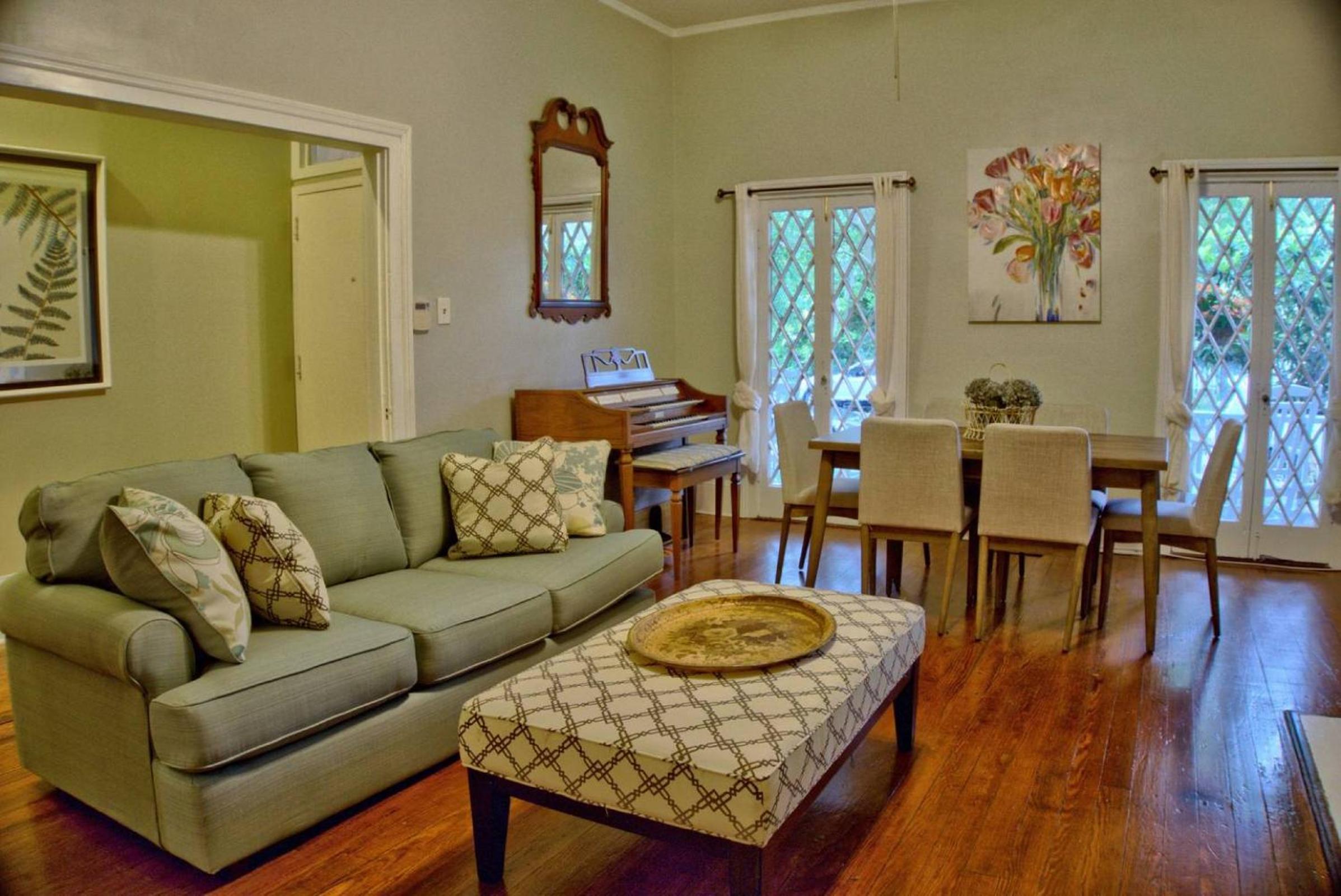 Beautiful 6 Bed, 5 Bath Historic Savannah Home view 4