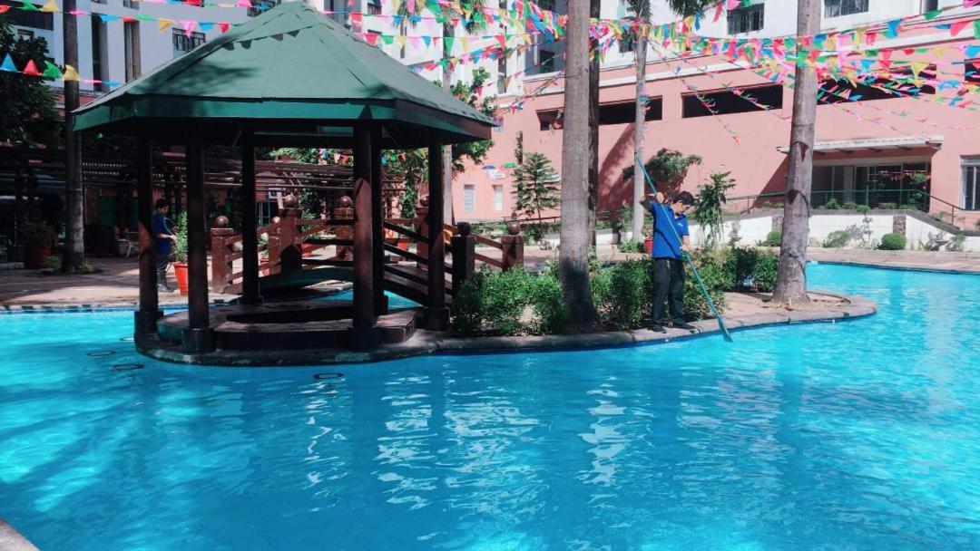 Affordable 2 BR 2 BA w/ Skycable, Netflix, & Amazon Prime view 4