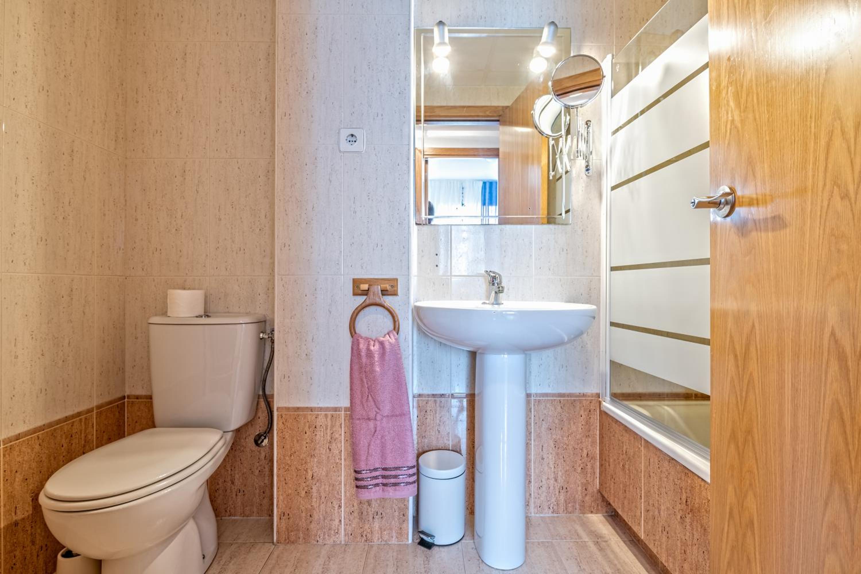 Cálido apartamento con piscina en Barcelona view 2