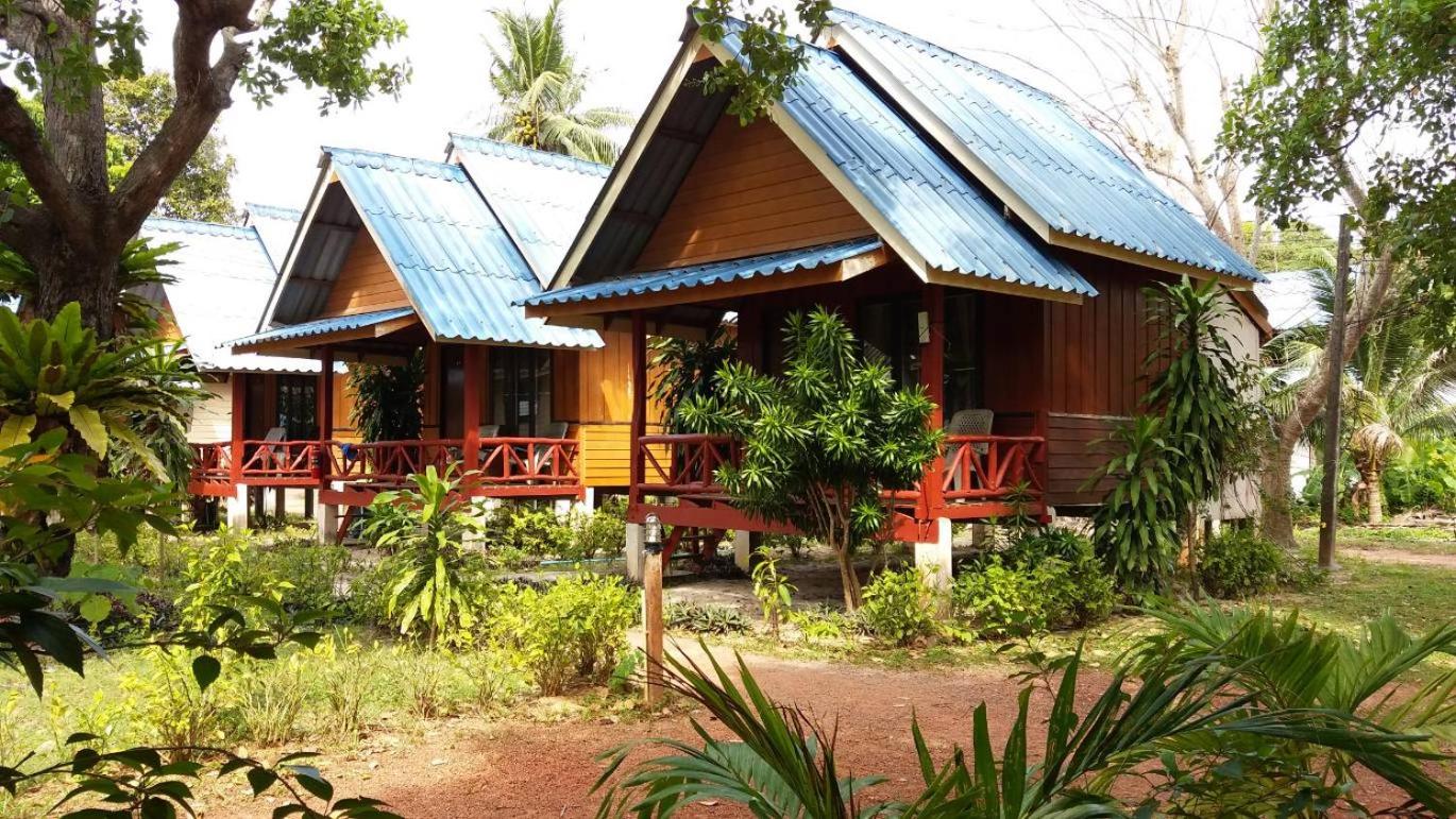 Lanta Long Beach Hostel