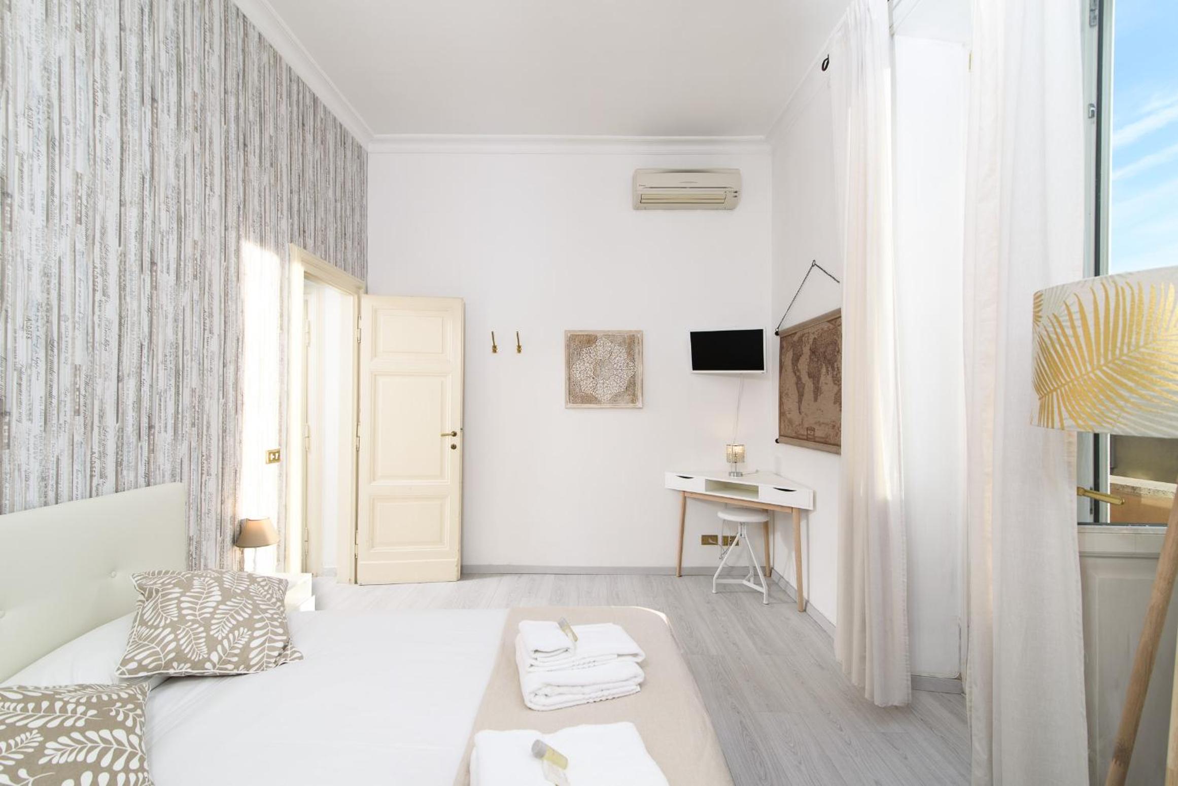 White Napoleone Apartment