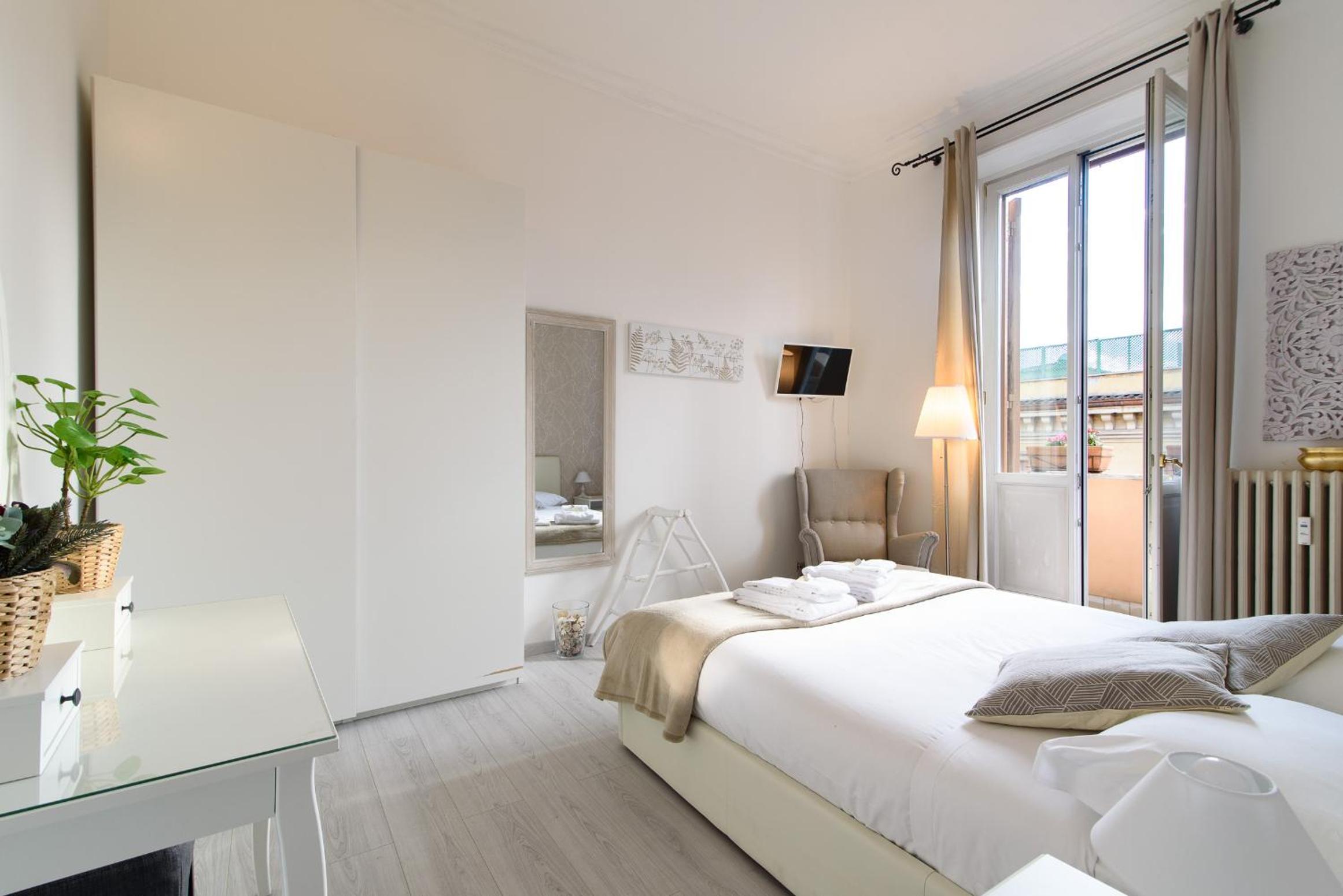 White Napoleone Apartment