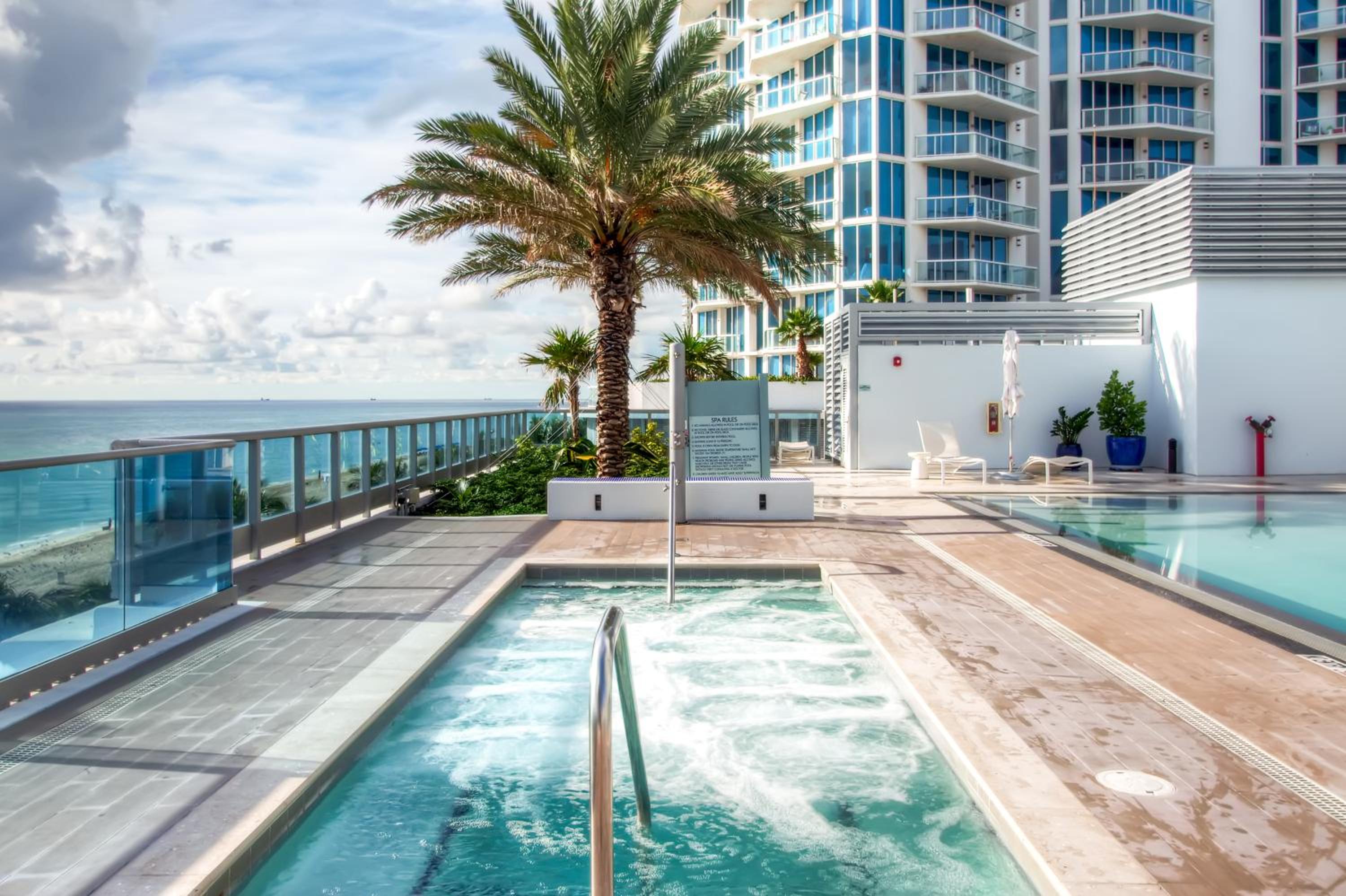 Churchill Suites Monte Carlo Miami Beach-3