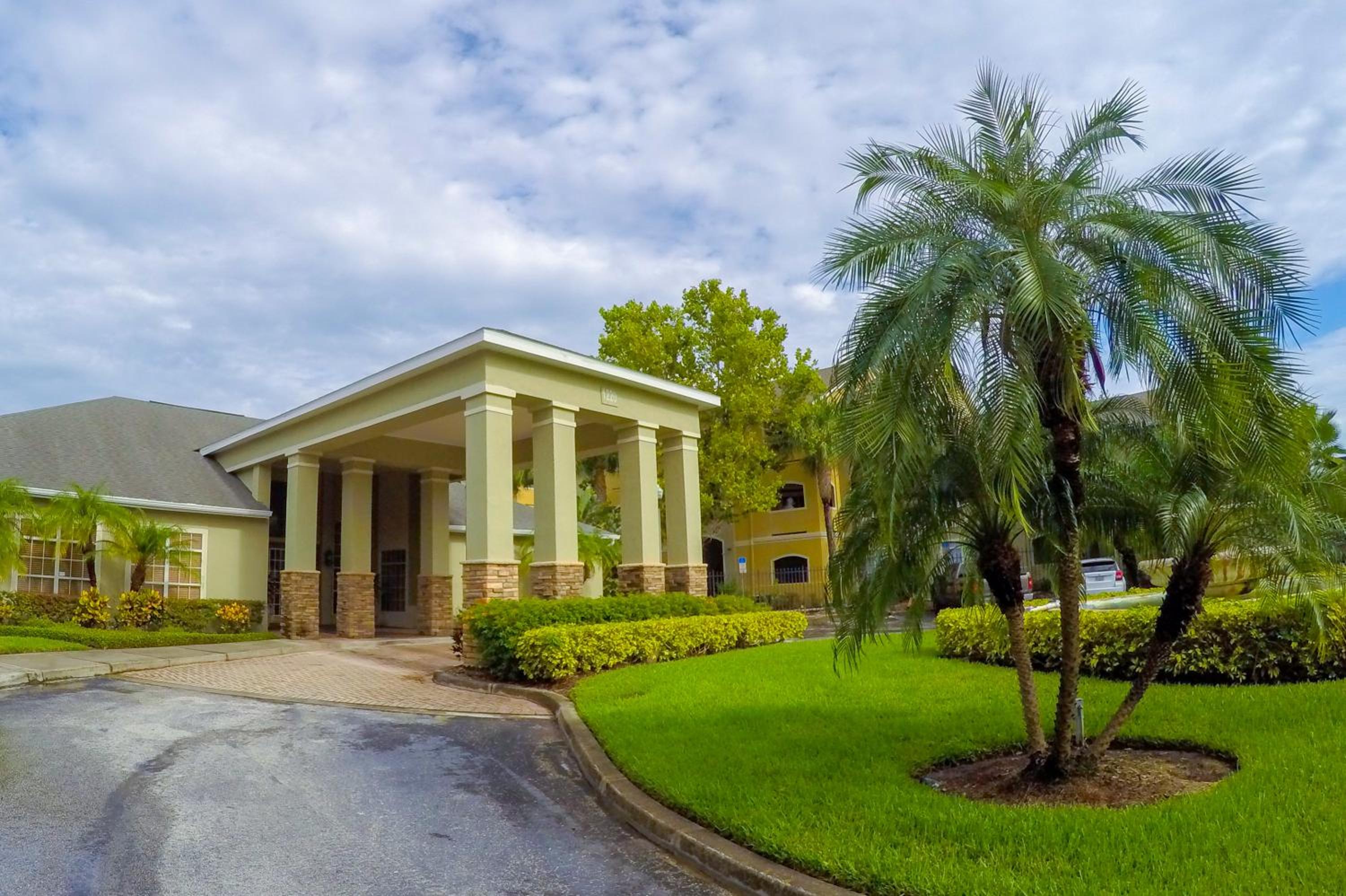 o CHARMING CONDO MINUTES FROM GORGEOUS CLEARWATER BEACHES o view 5