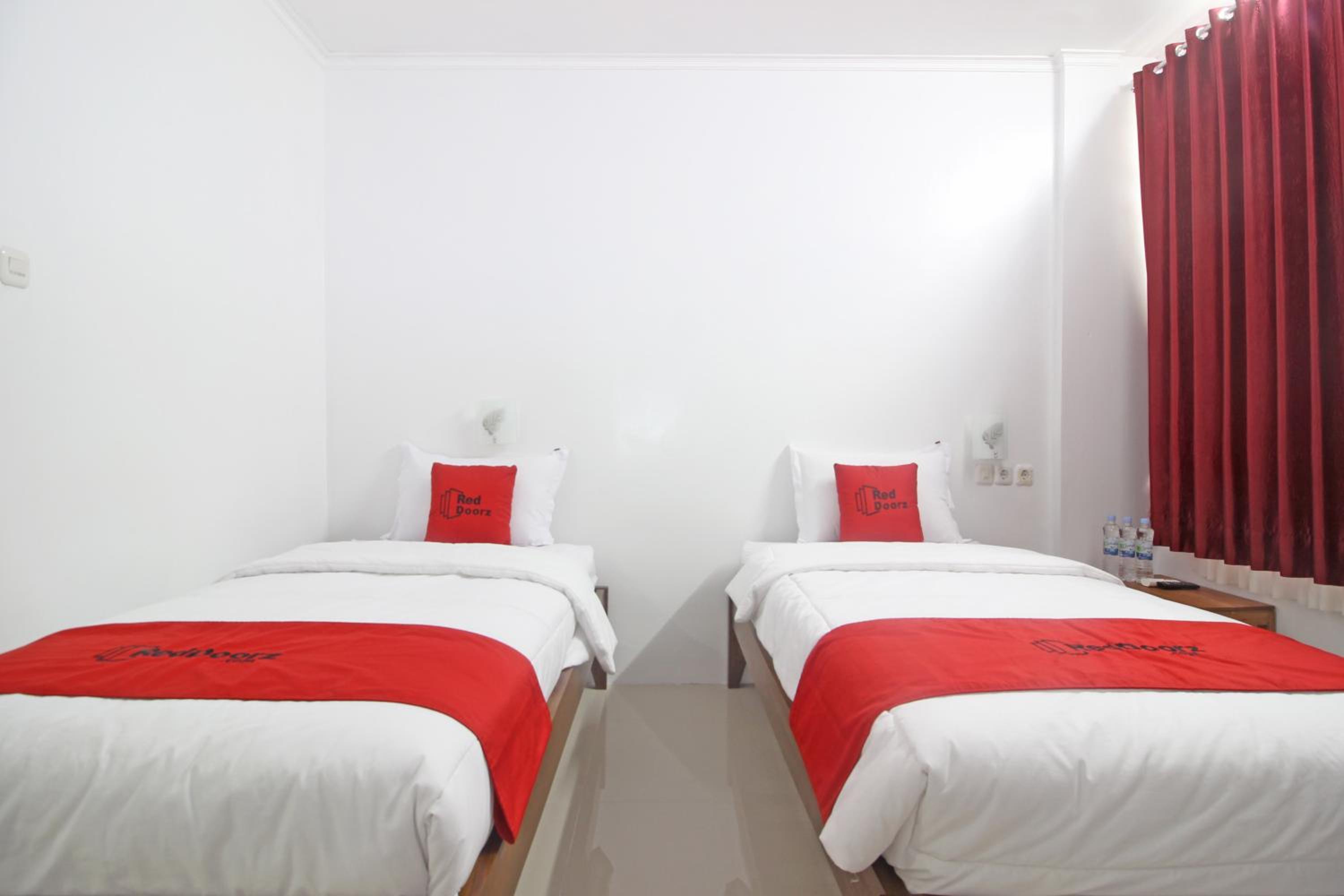 RedDoorz @ Jalan Ringroad Selatan view 4