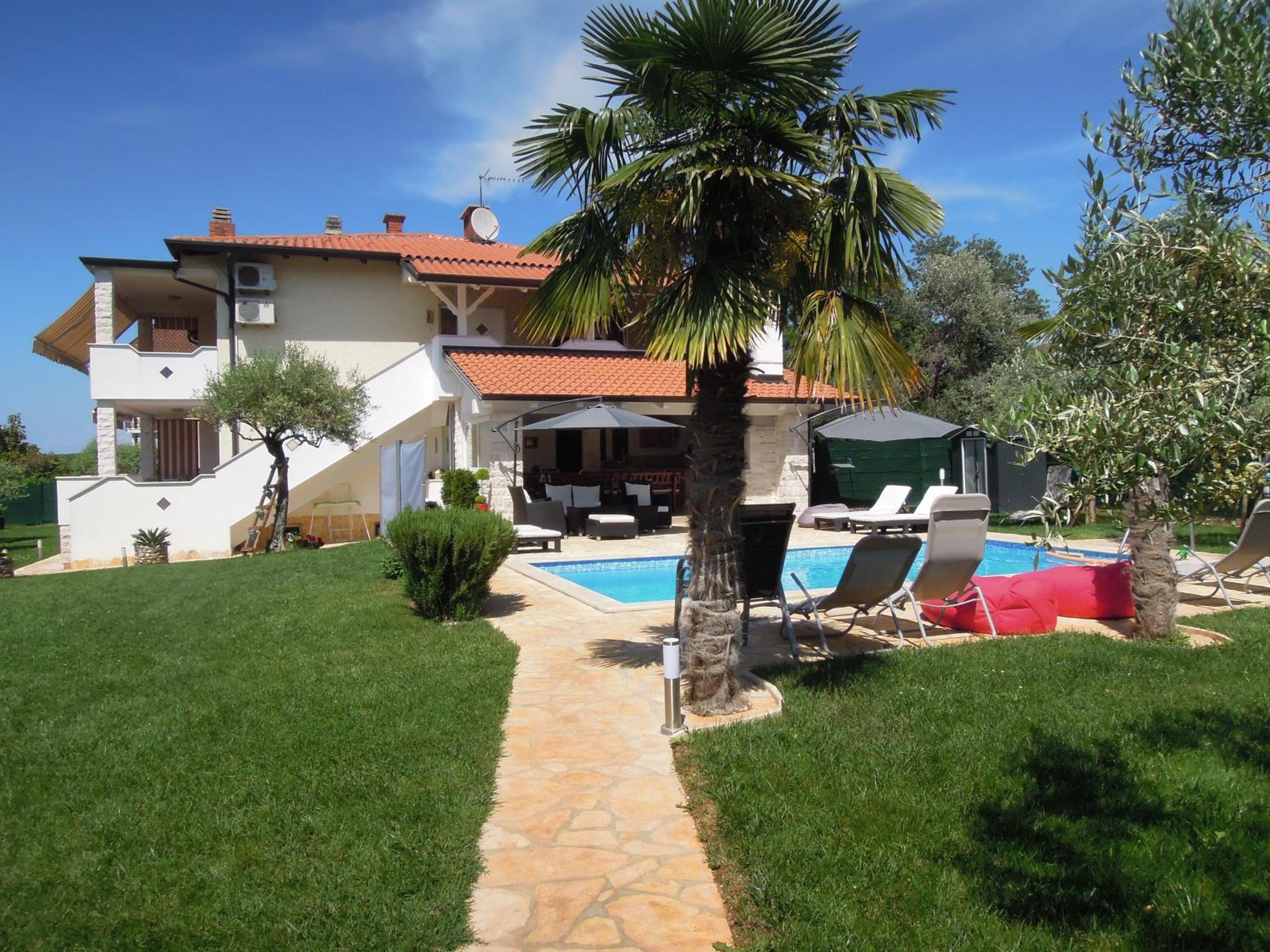 Hotel Holiday Home Villa Ivan - Image 1