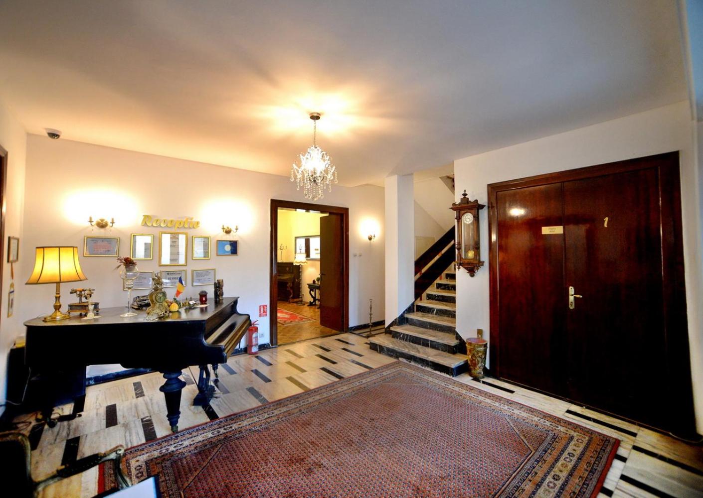 Casa Negustorului view 3